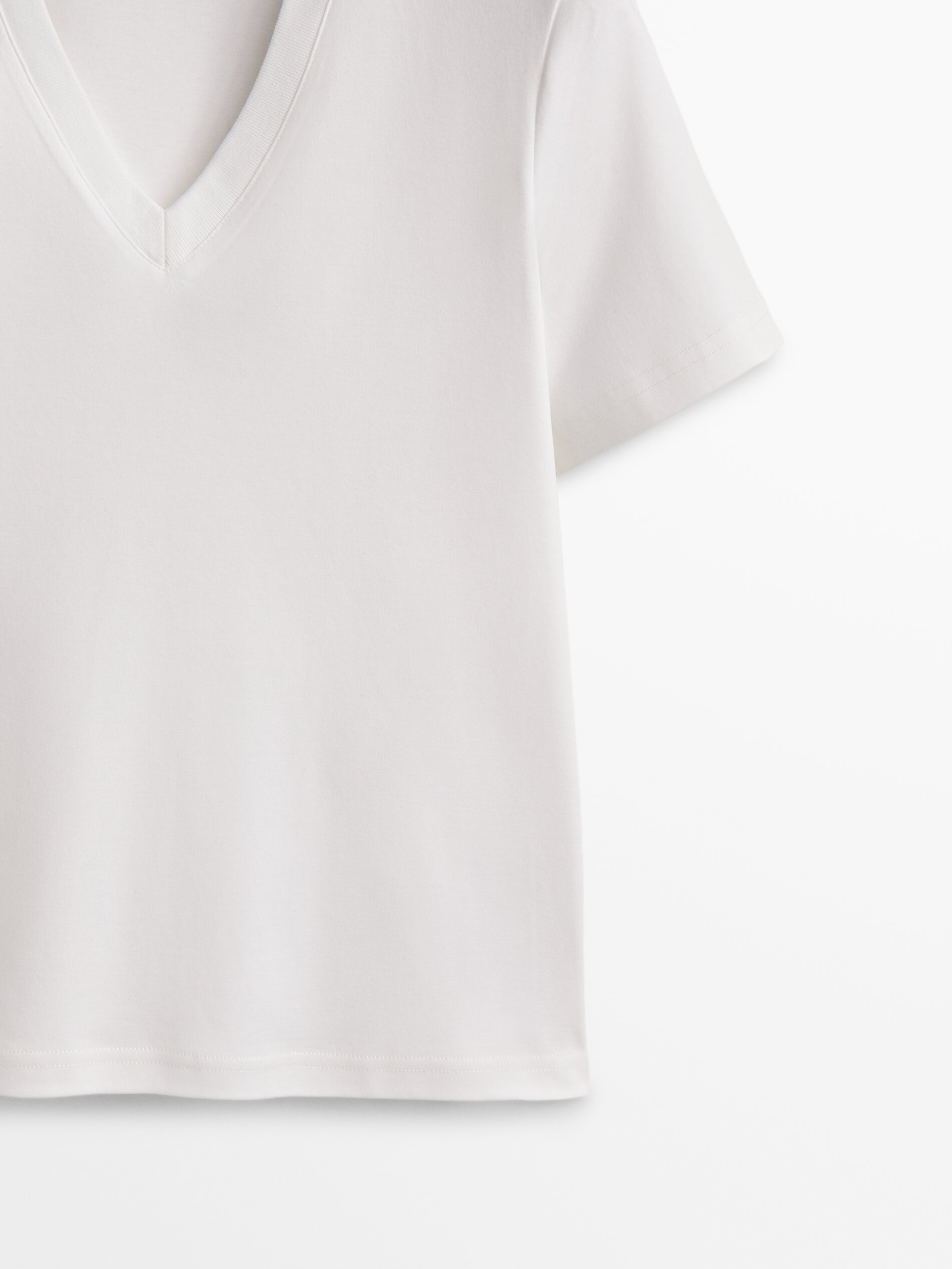 Camiseta cuello pico algodón - CRUDO