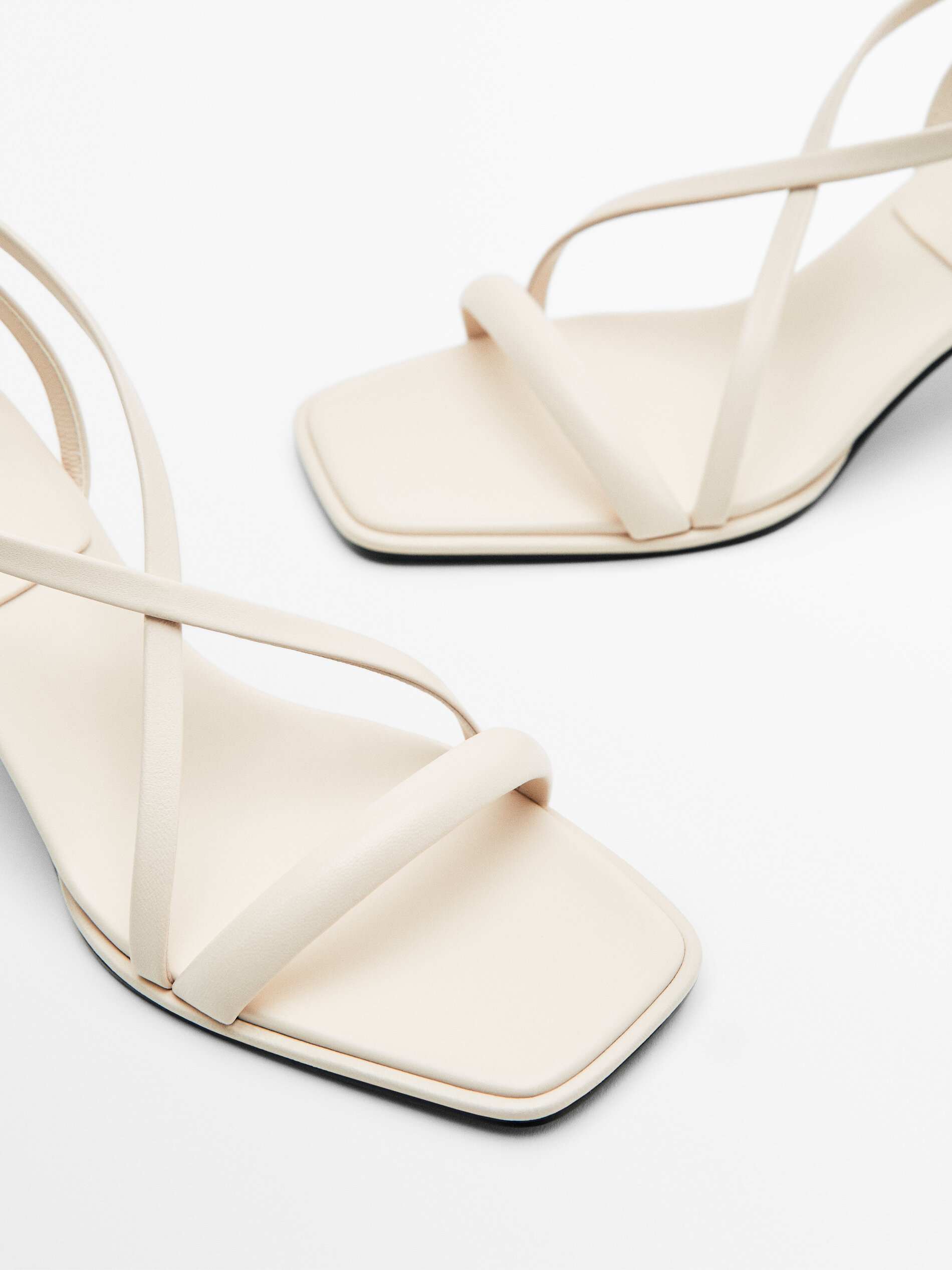 Sandalia tiras tacón ancho - CRUDO