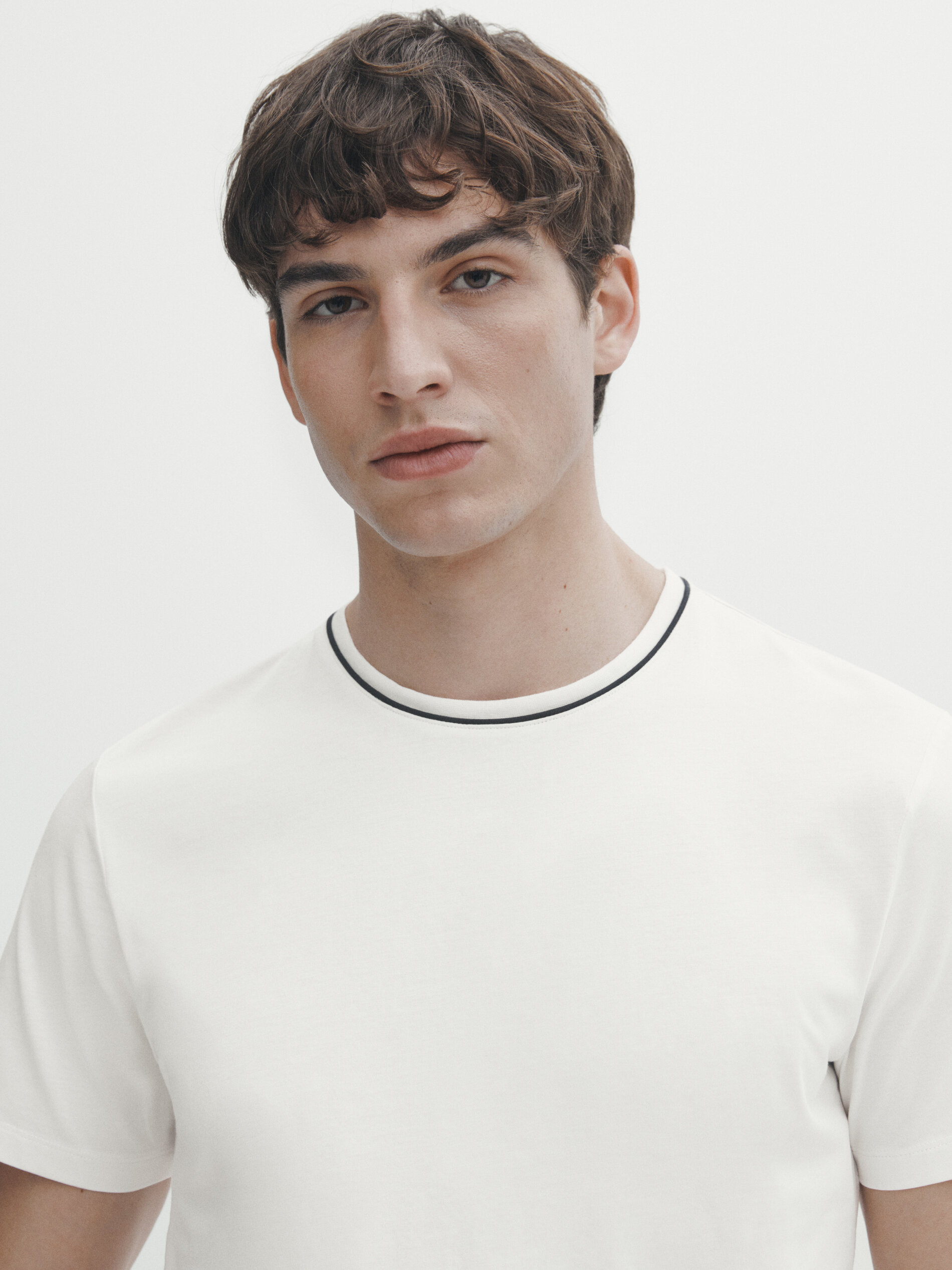 Camiseta manga corta cuello contraste - CRUDO