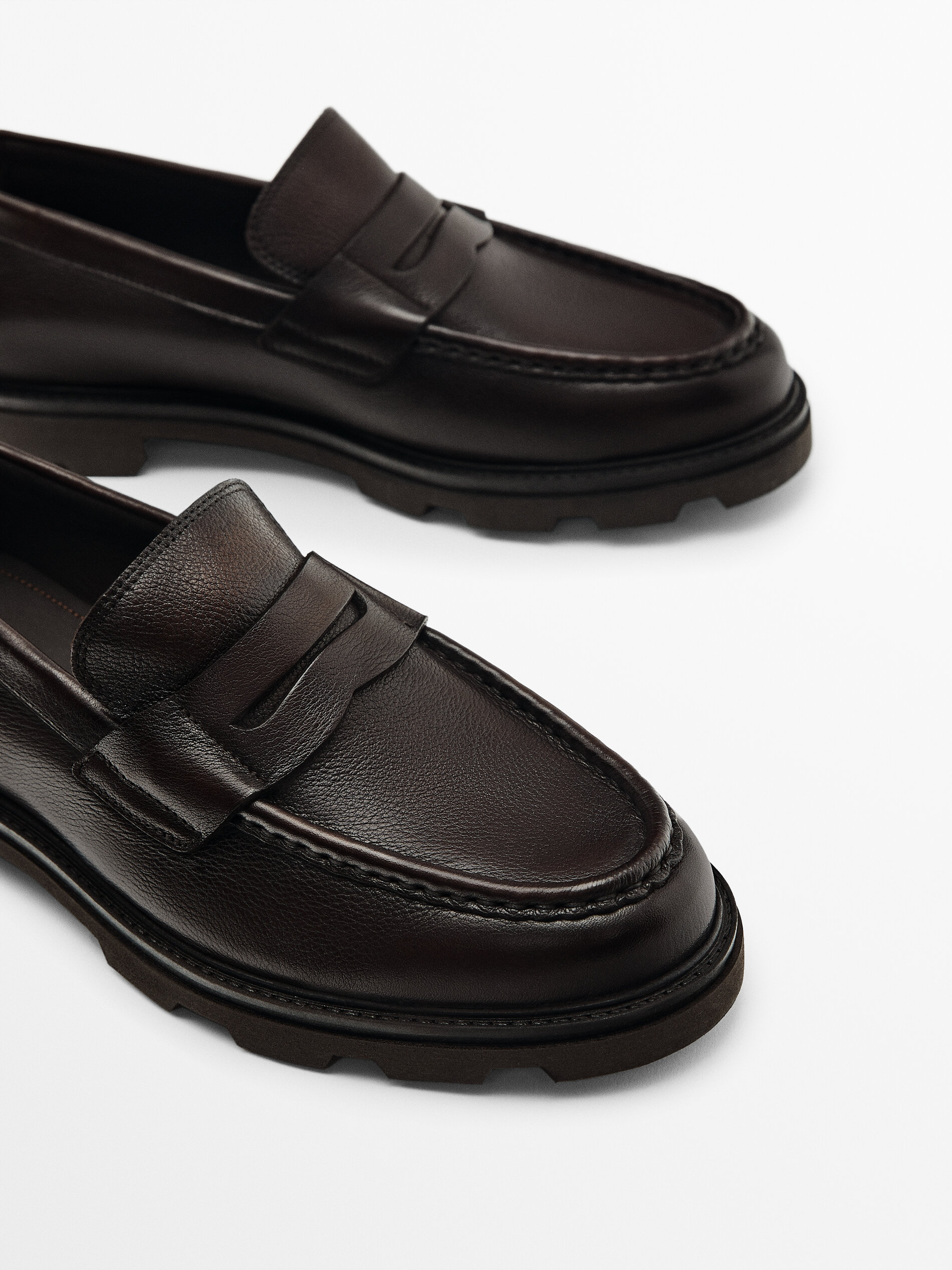 Mocasín piel napa piso track - MARRÓN