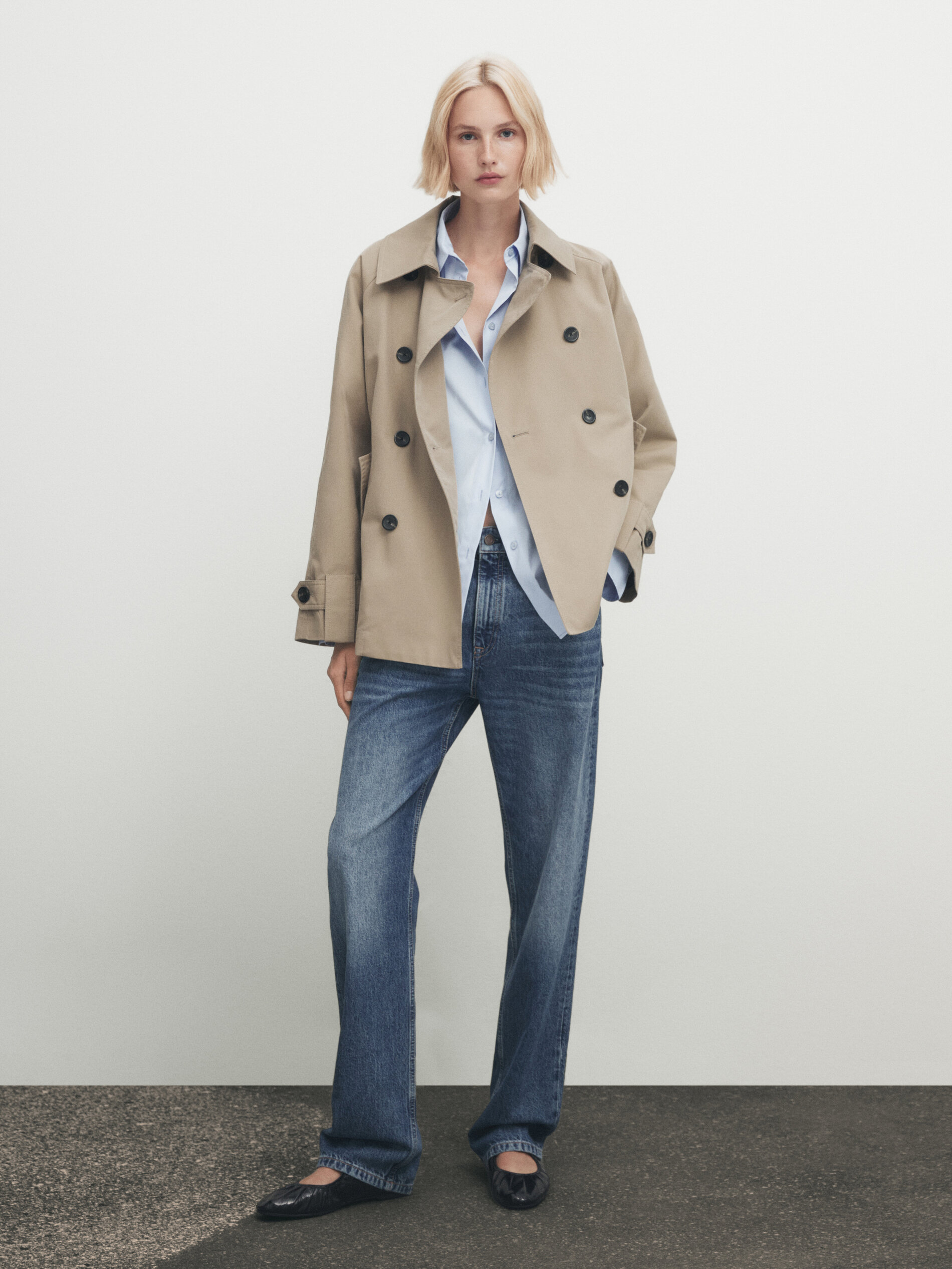 Gabardina corta pliegue espalda - BEIGE