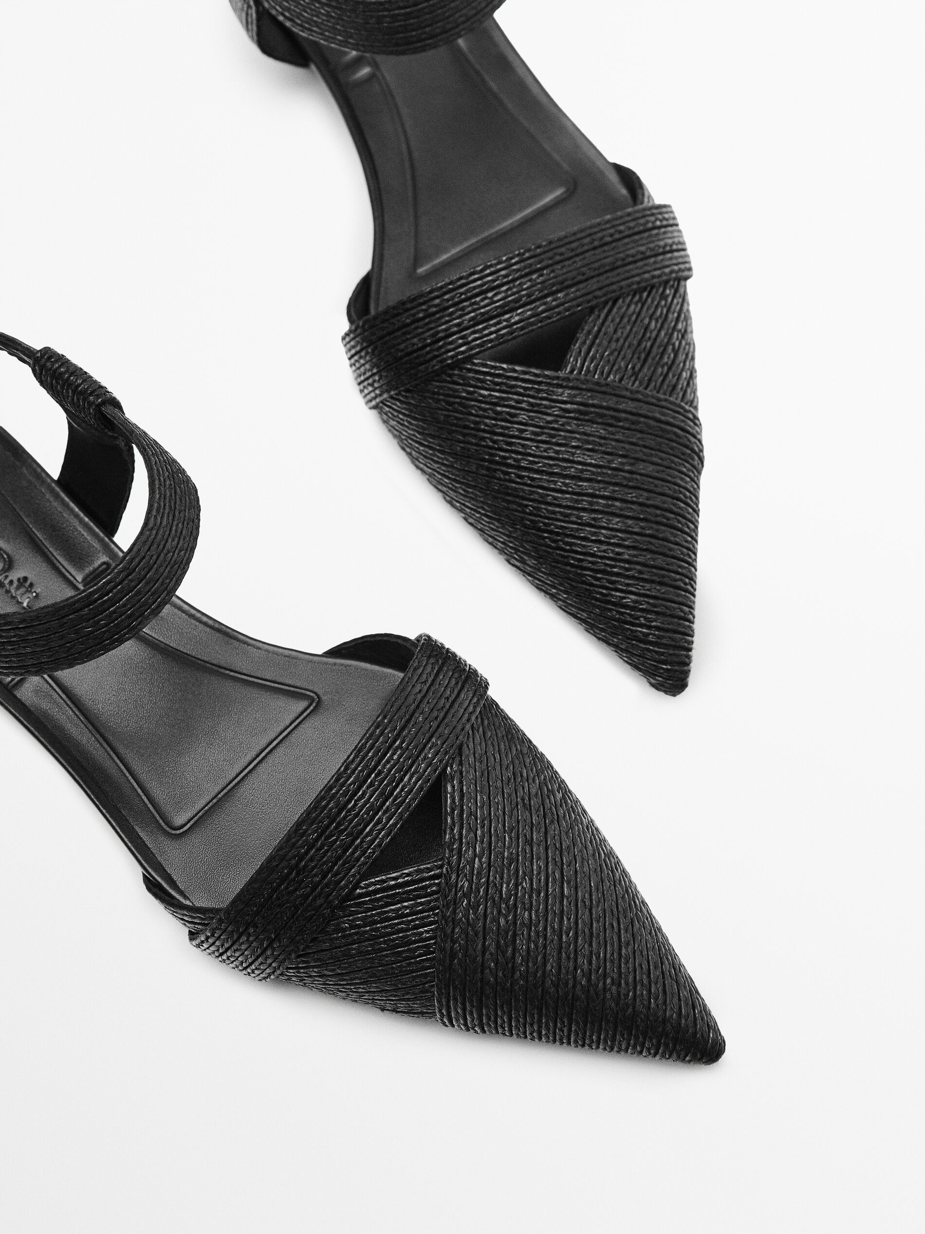 ZAPATO PLANO DESTALONADO - NEGRO