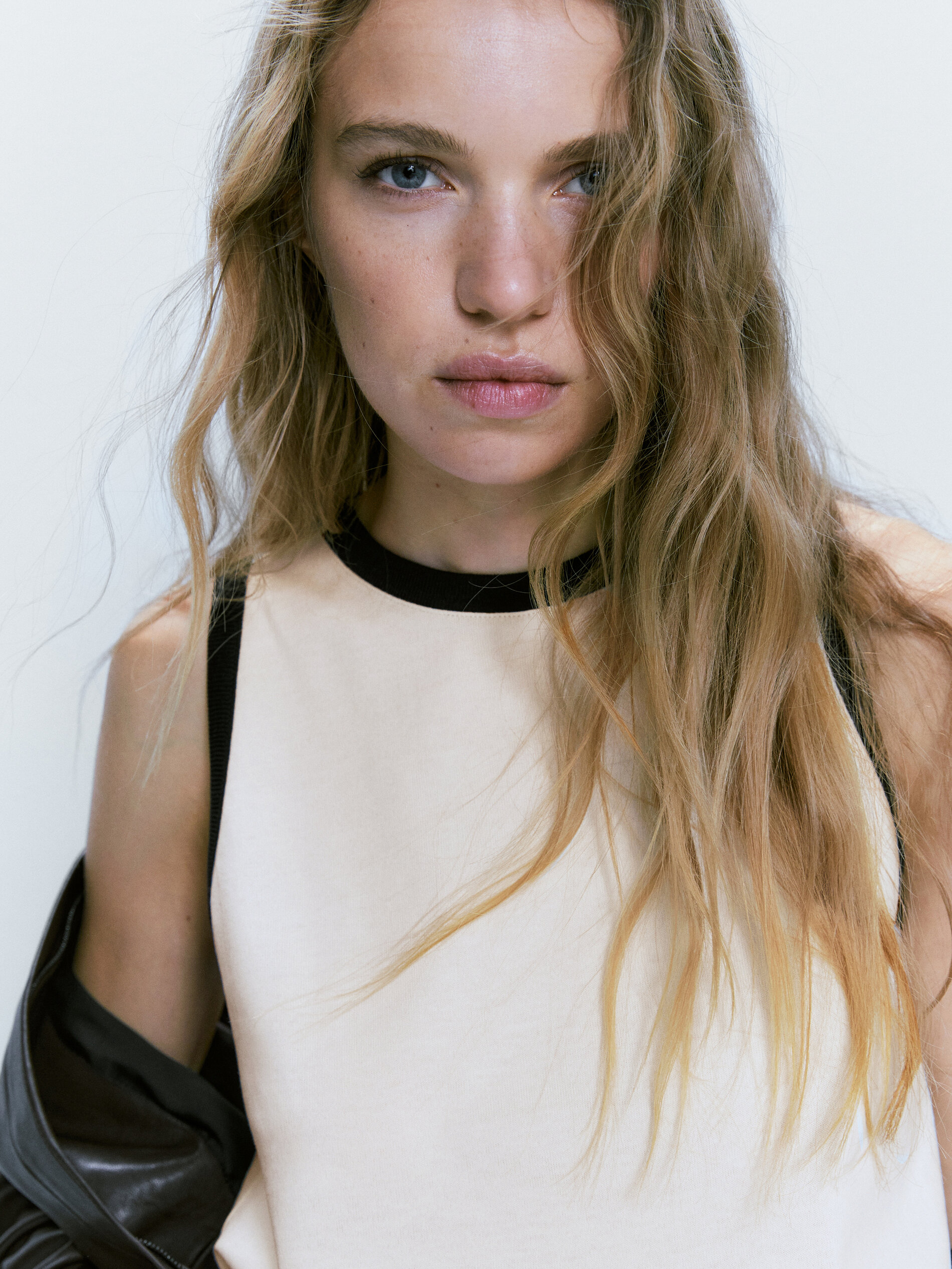 Camiseta sin mangas contraste - CRUDO