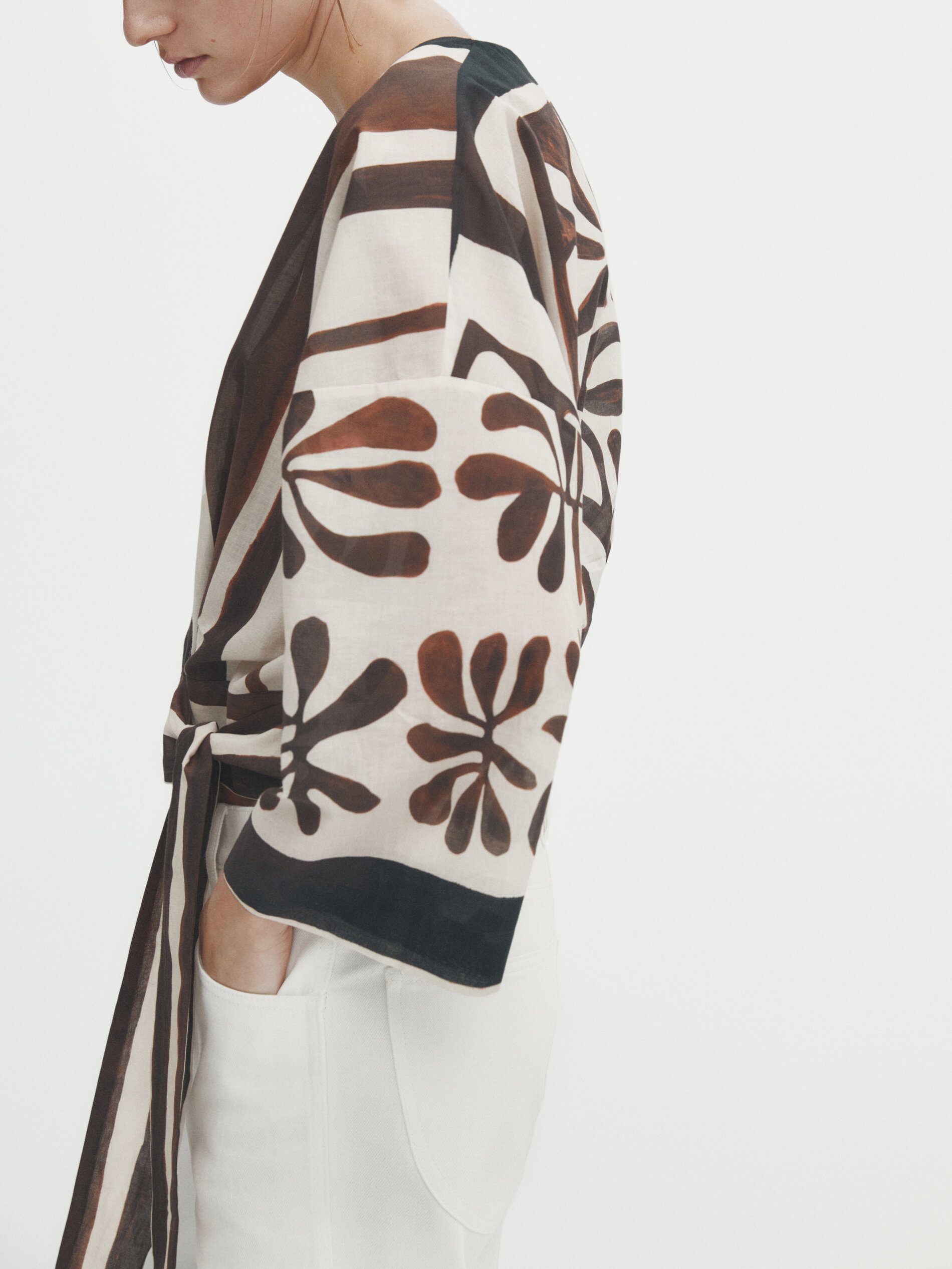 Camisa cruzada estampada - MARRÓN