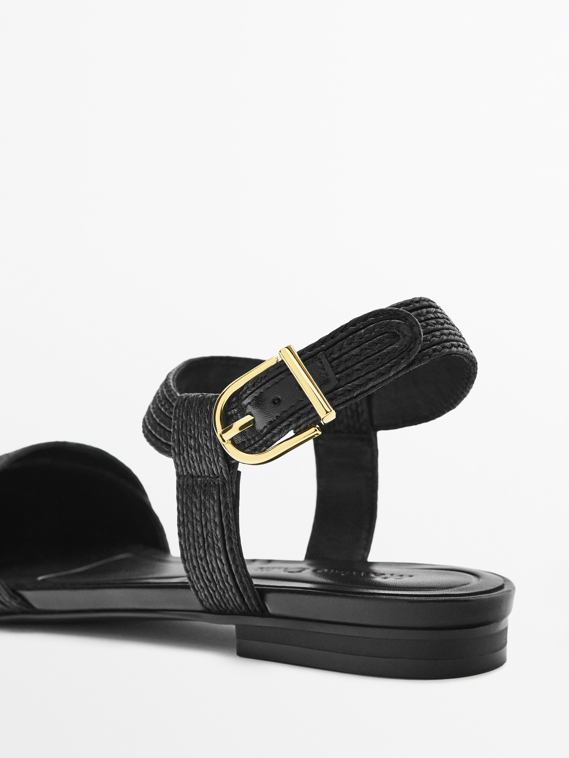 ZAPATO PLANO DESTALONADO - NEGRO