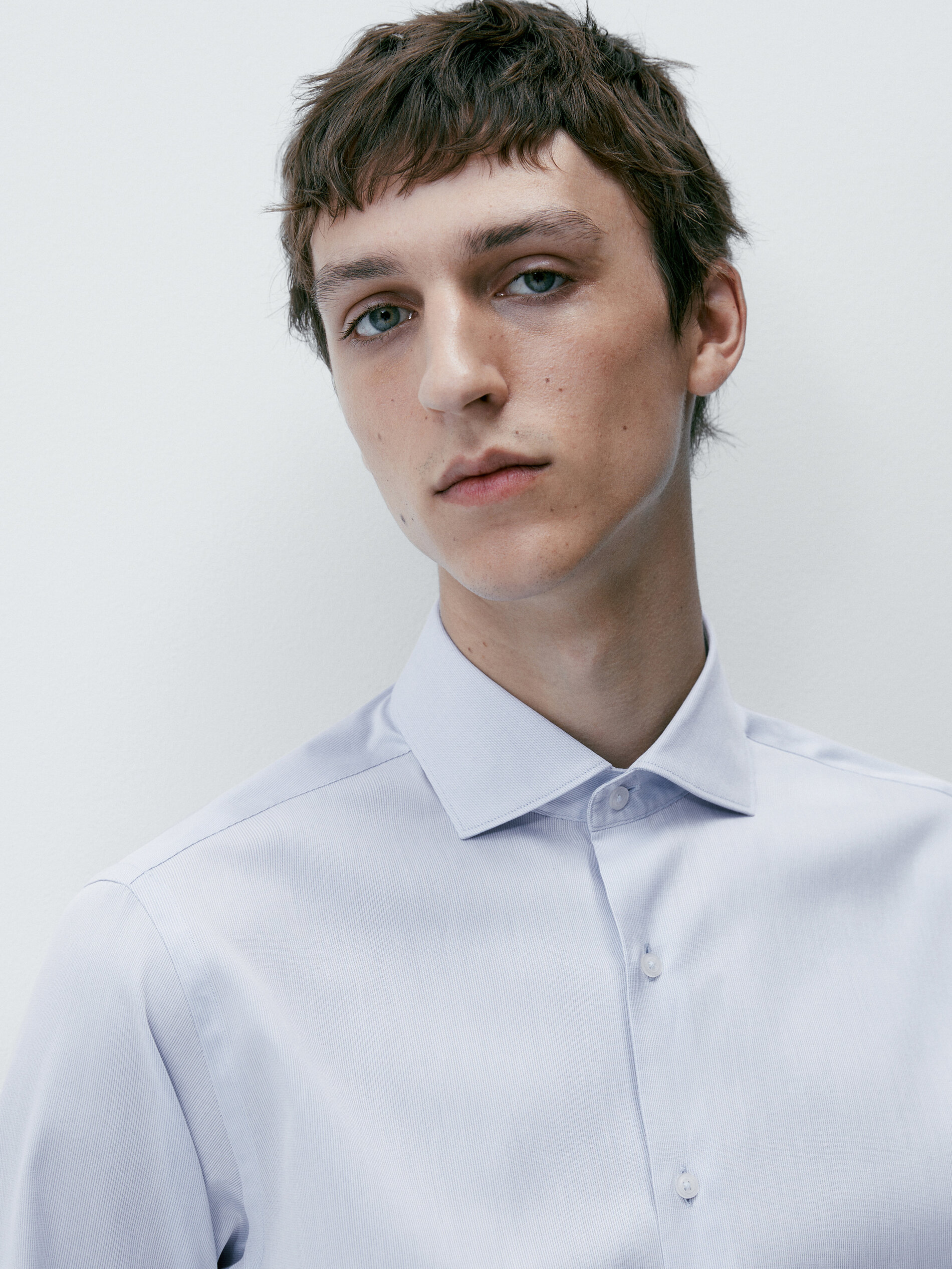 Camisa estructura regular fit doble puño - CELESTE