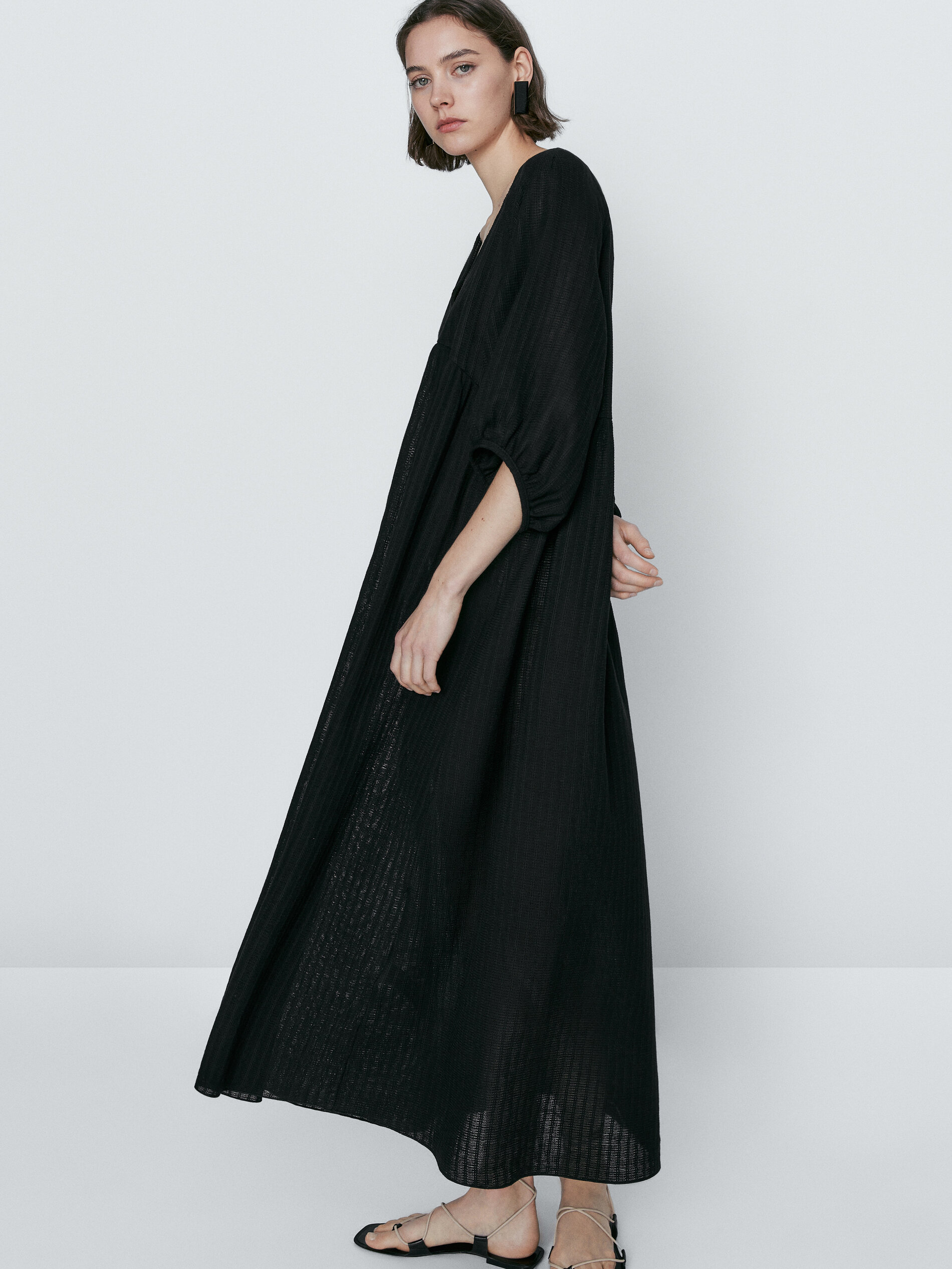 Vestido midi estructura manga abullonada - NEGRO