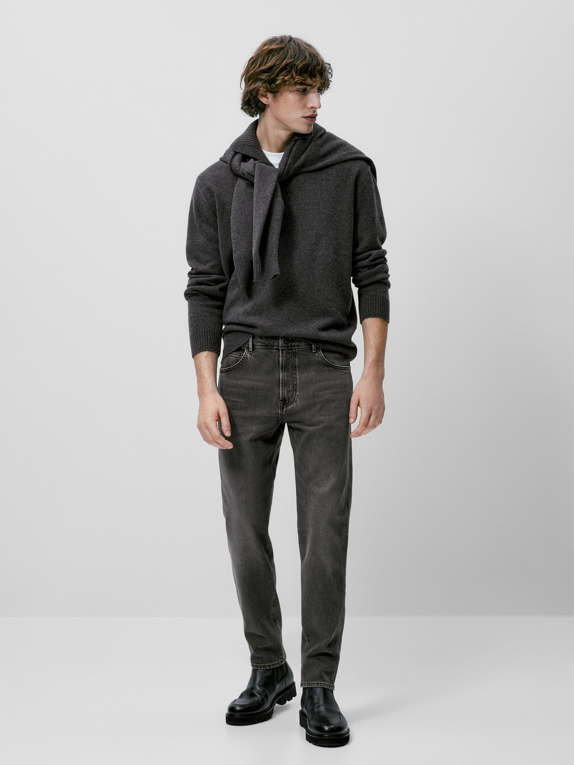 Pantalón vaquero stone wash tapered fit - GRIS