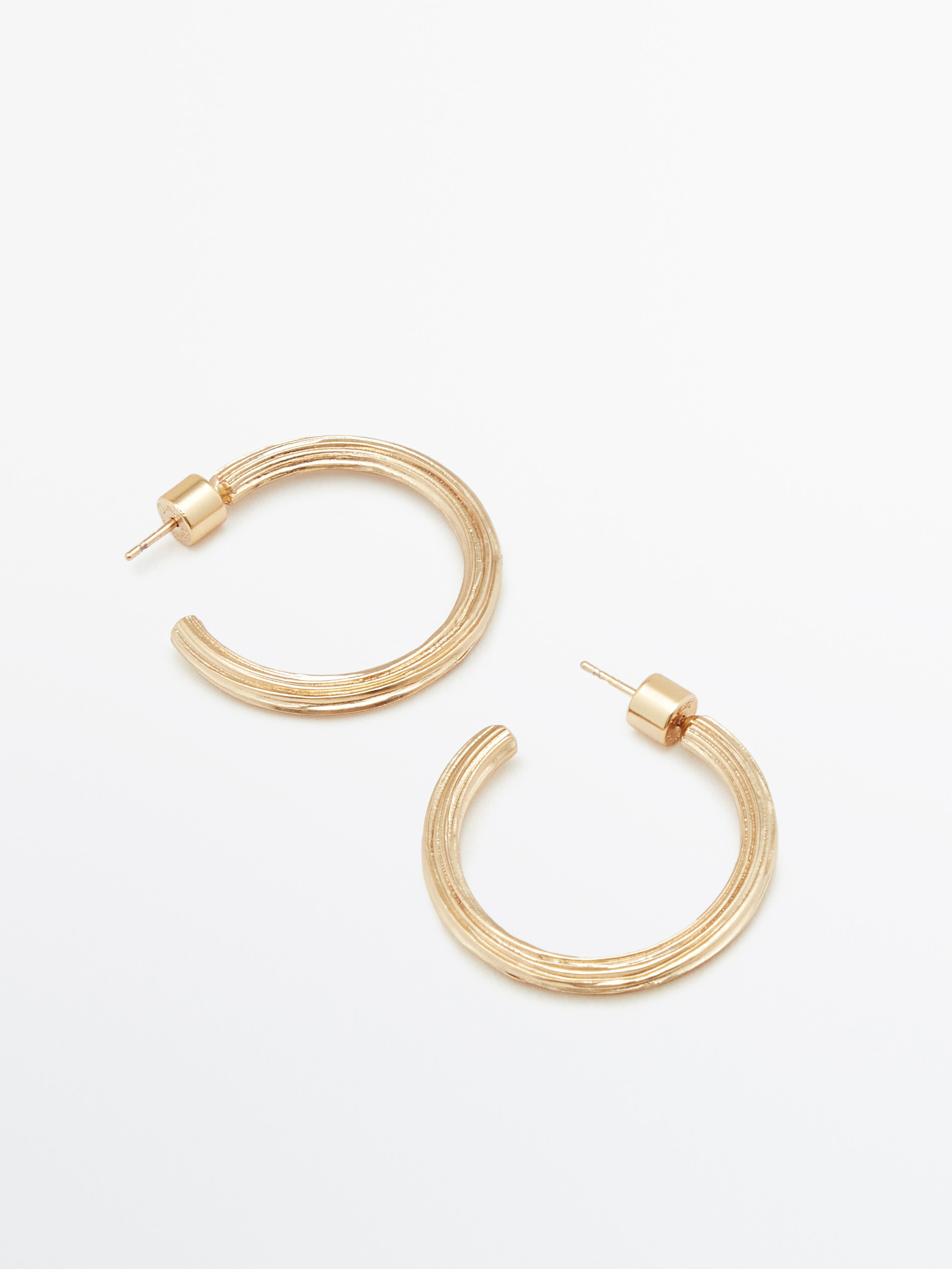 Pendientes aros medianos textura baño oro - DORADO