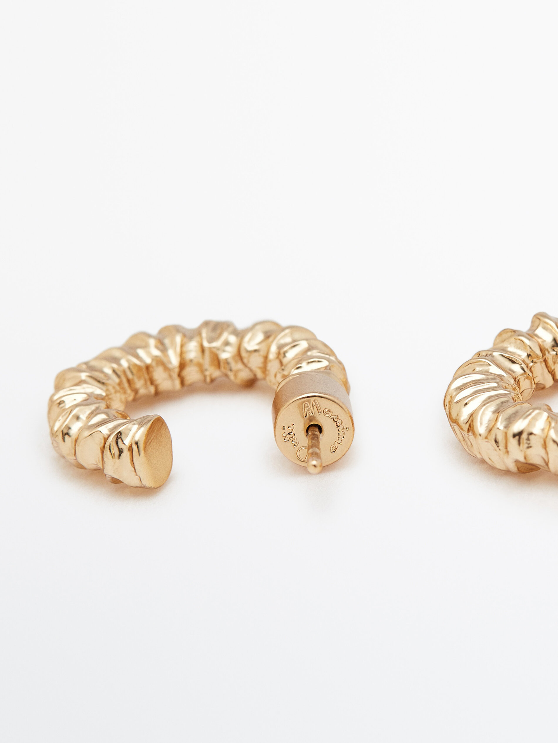 Pendientes aros pequeños textura baño oro - DORADO