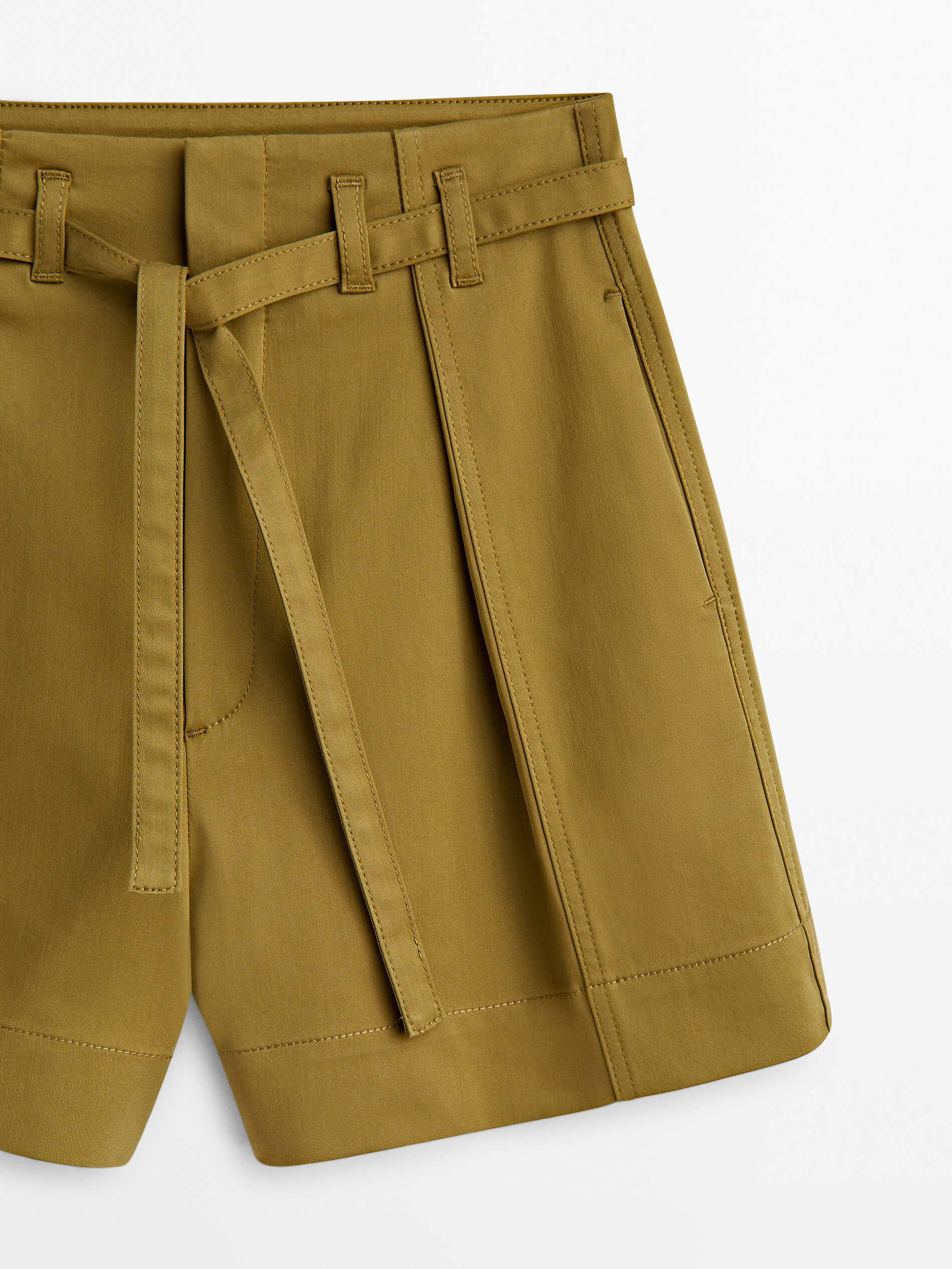 Bermuda pliegues con cinturón - KAKI