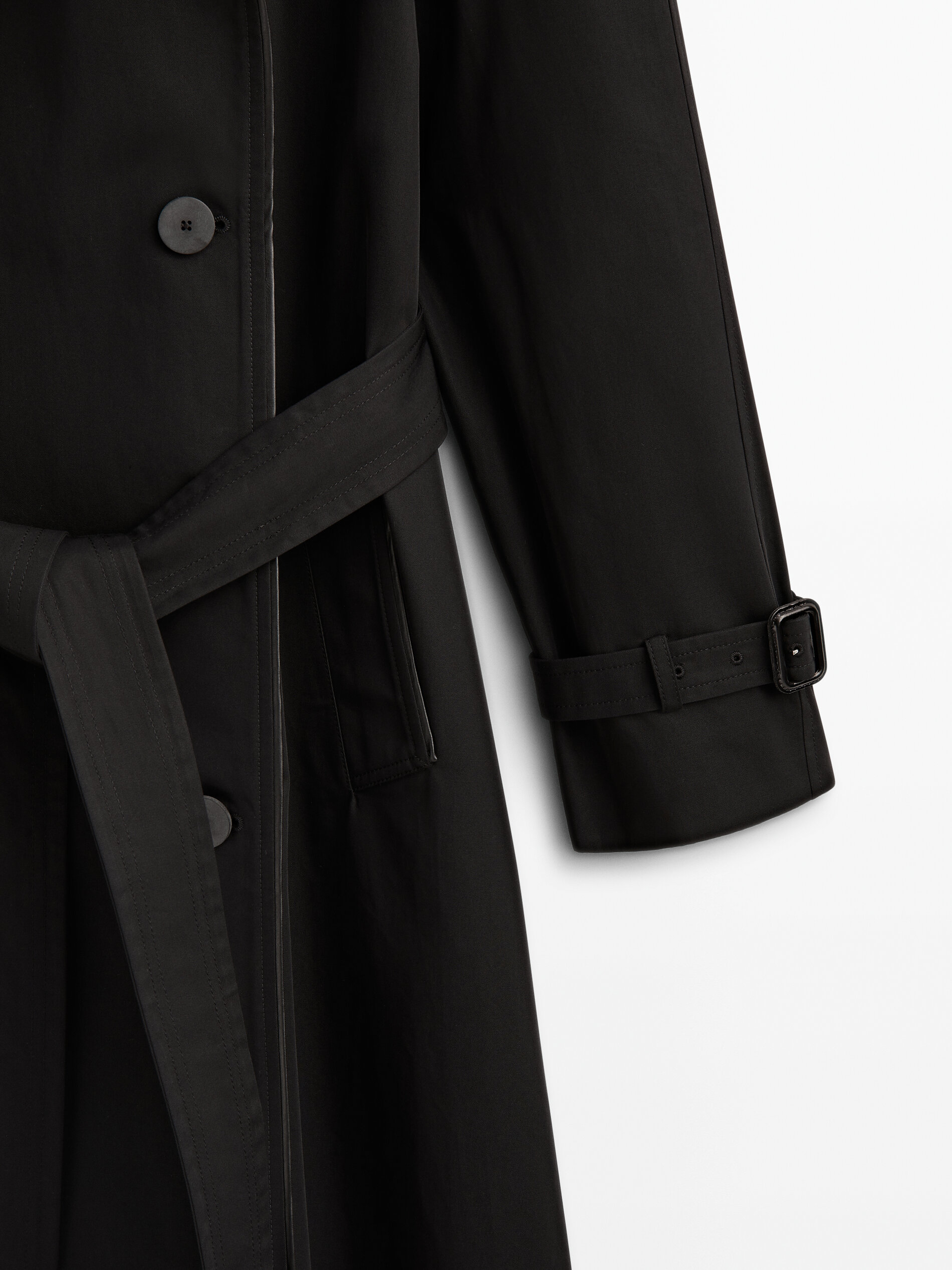 Gabardina detalle vivo - NEGRO