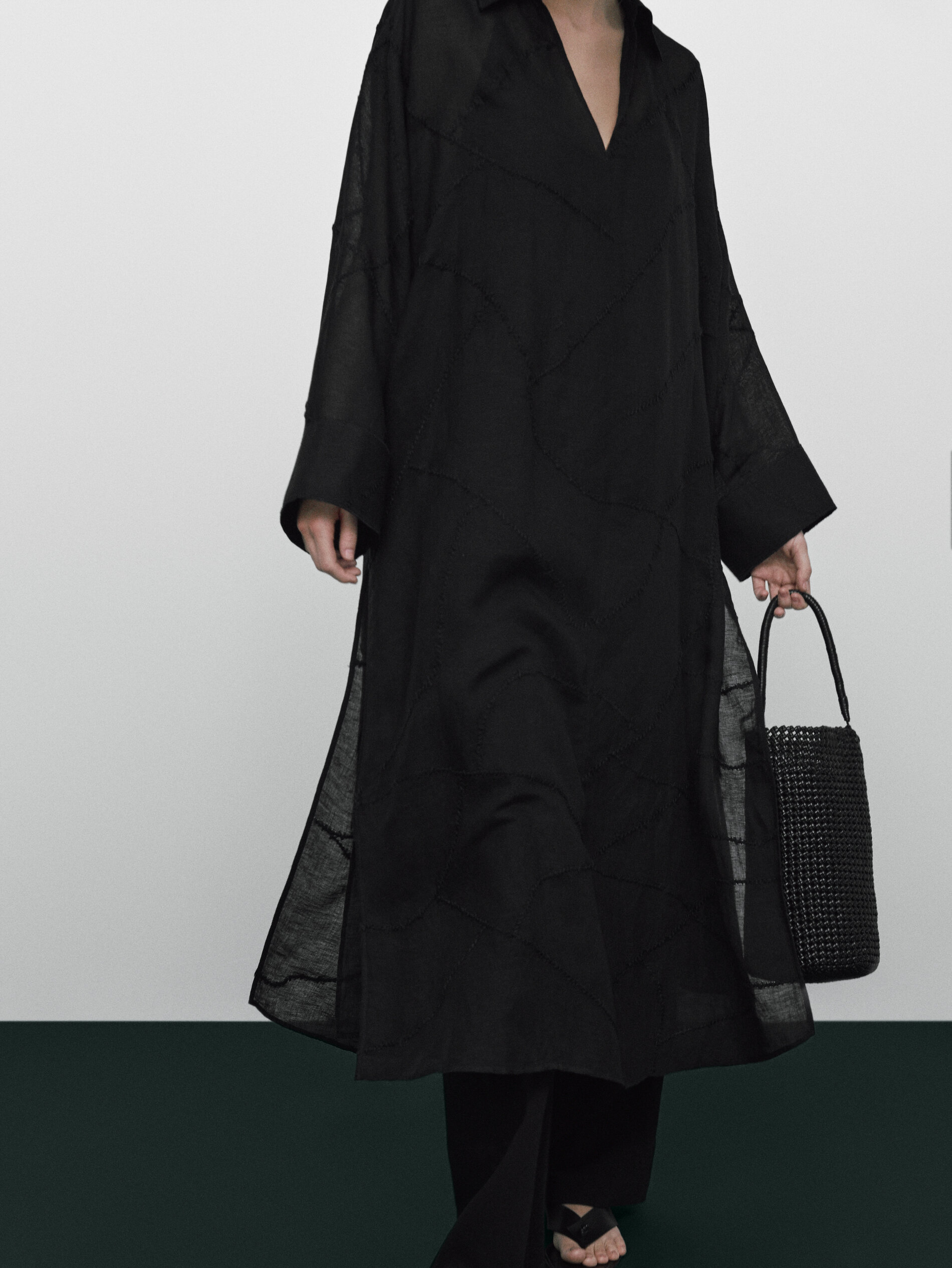 Blusón detalle bordados Limited Edition - NEGRO