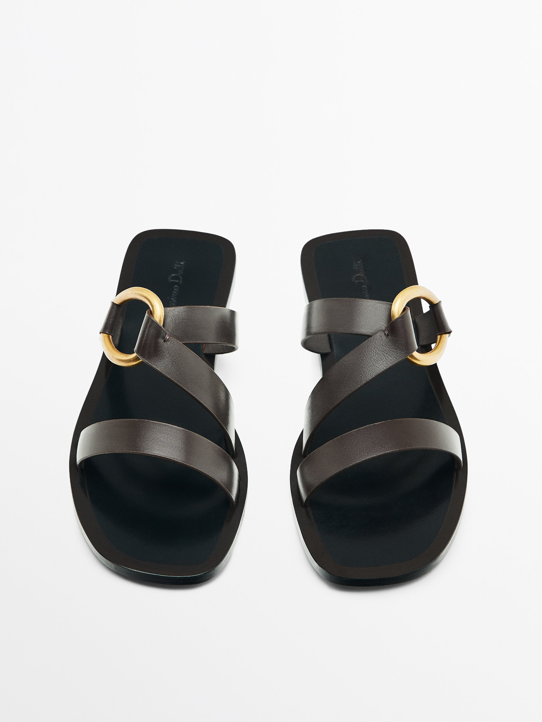 Sandalia plana detalle anilla metálica - MARRÓN