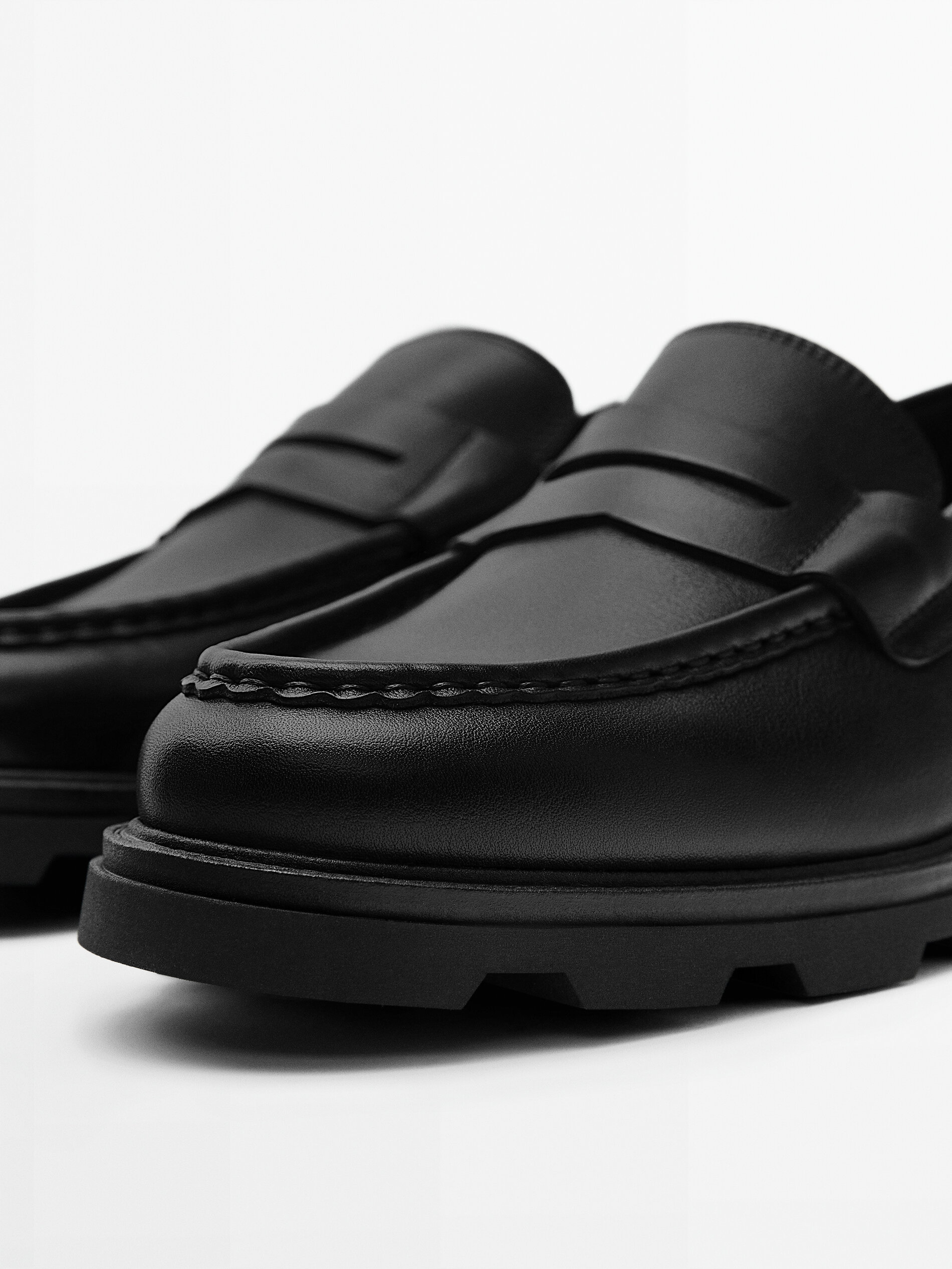 Mocasín piel napa piso track - NEGRO