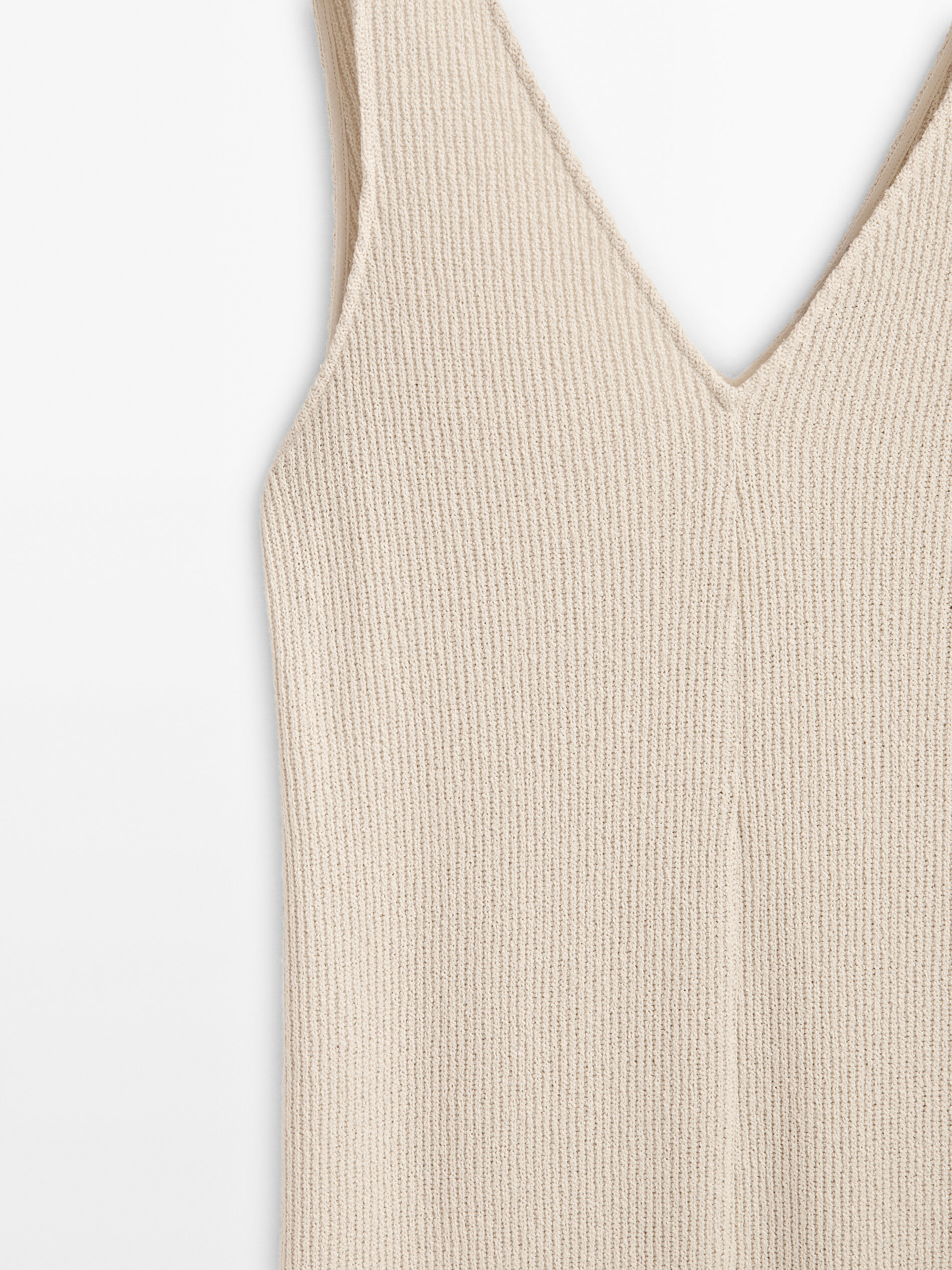 Vestido estructura escote pico abertura - CRUDO