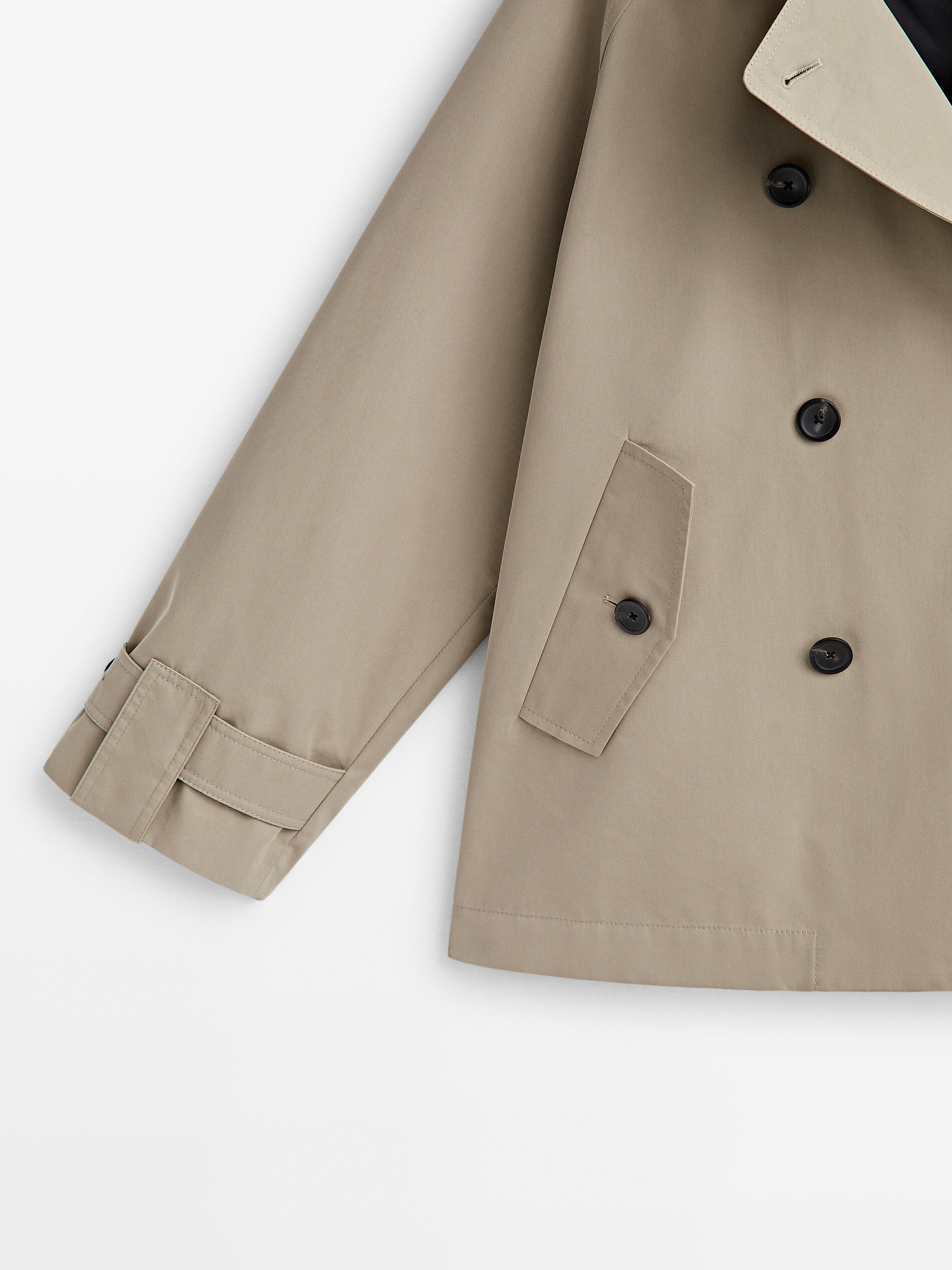 Gabardina corta pliegue espalda - BEIGE