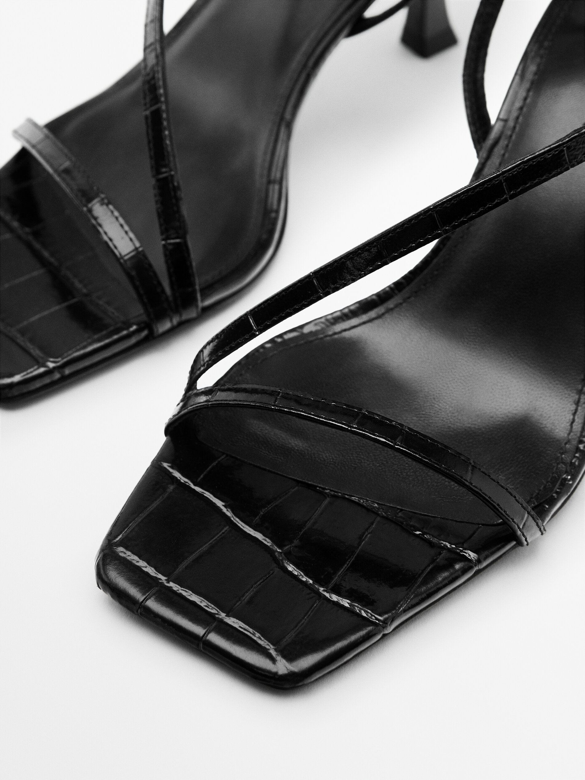 Sandalia tacón piel tira cruzada - NEGRO