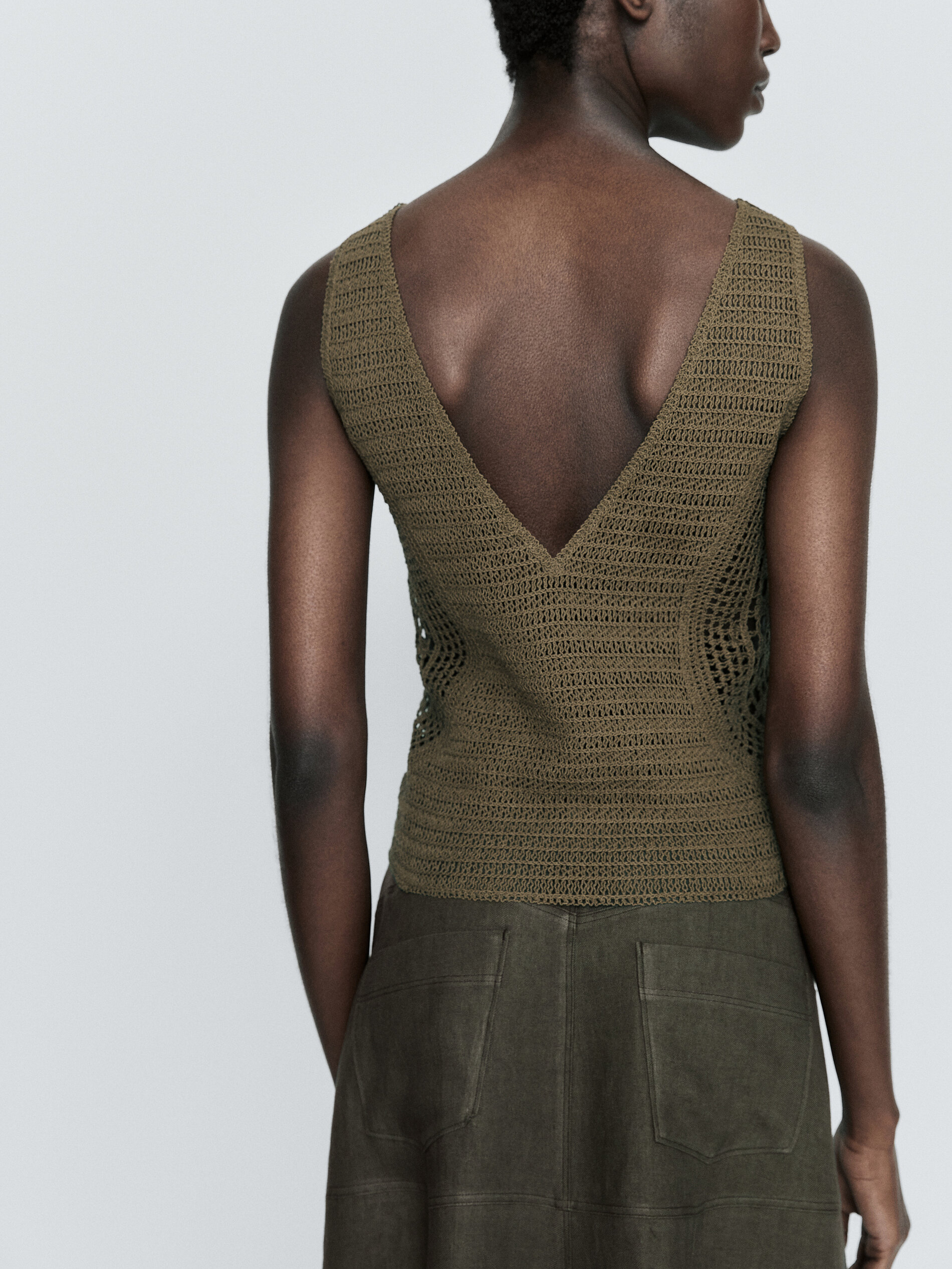 Top crochet escote pico - KAKI