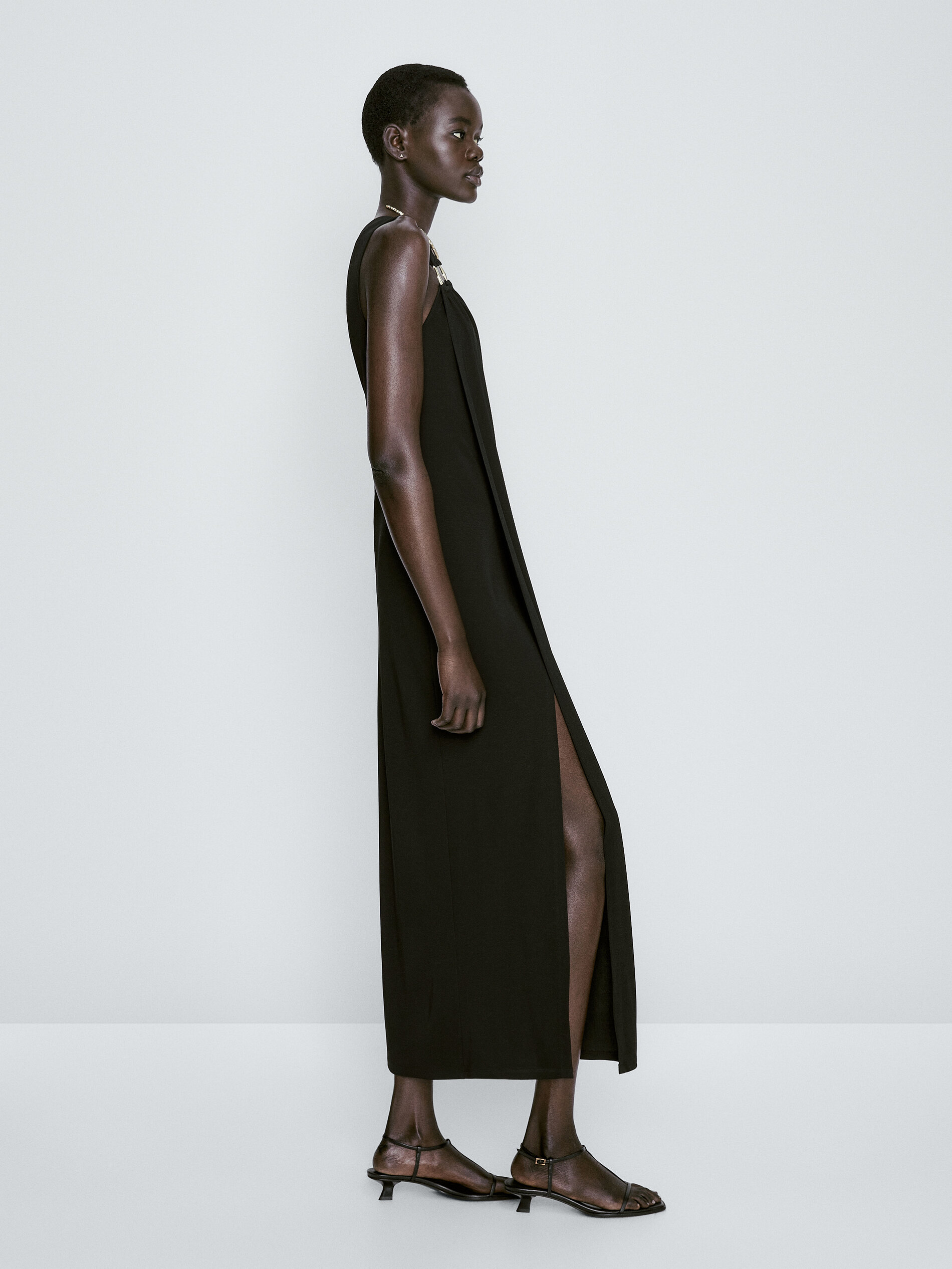 Vestido asimétrico detalle pieza - NEGRO