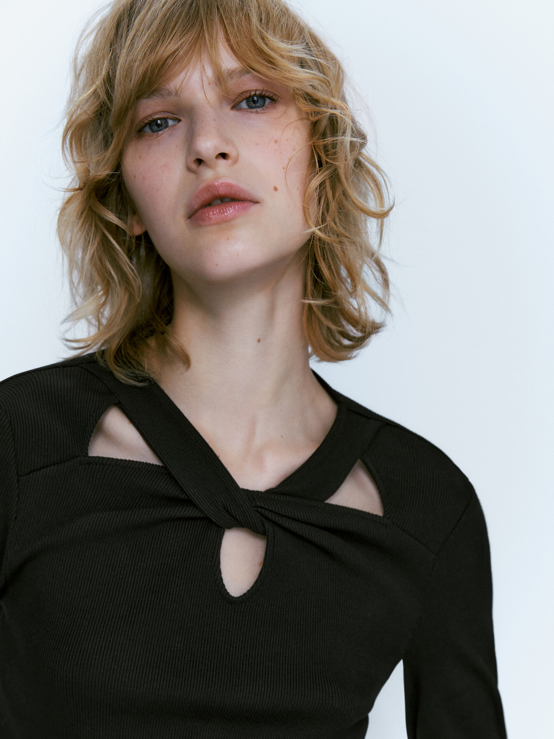 Camiseta cut out canalé - NEGRO