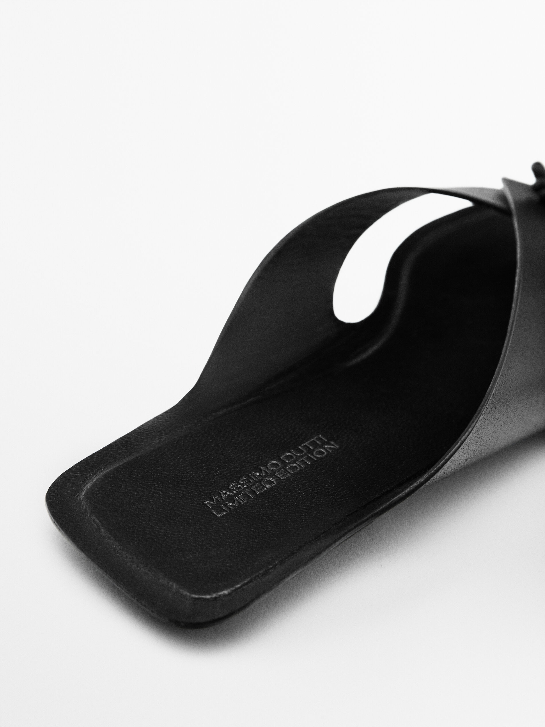 SANDALIA PLANA PIEL LIMITED EDITION - NEGRO