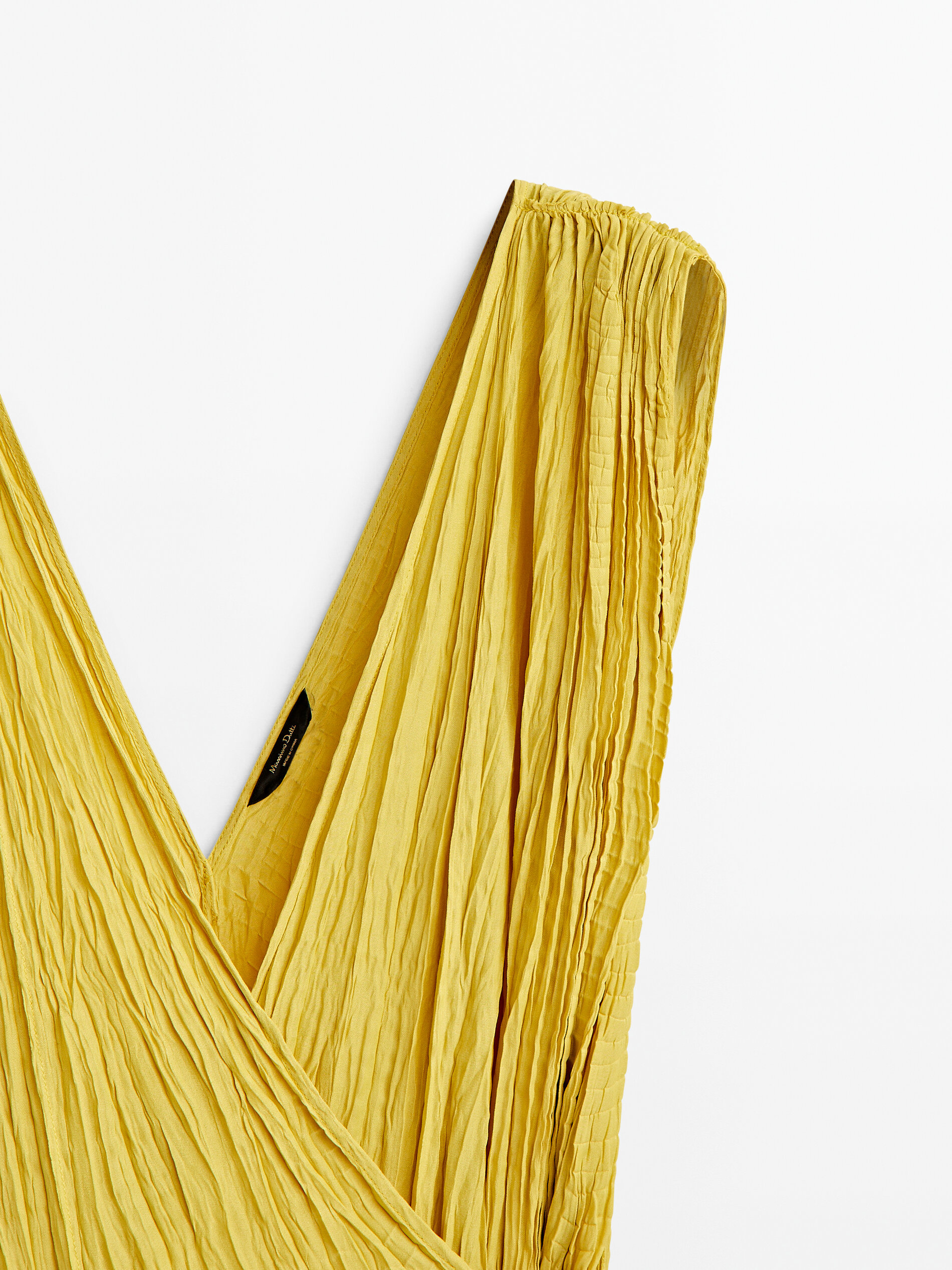 Vestido cruzado plisado - AMARILLO