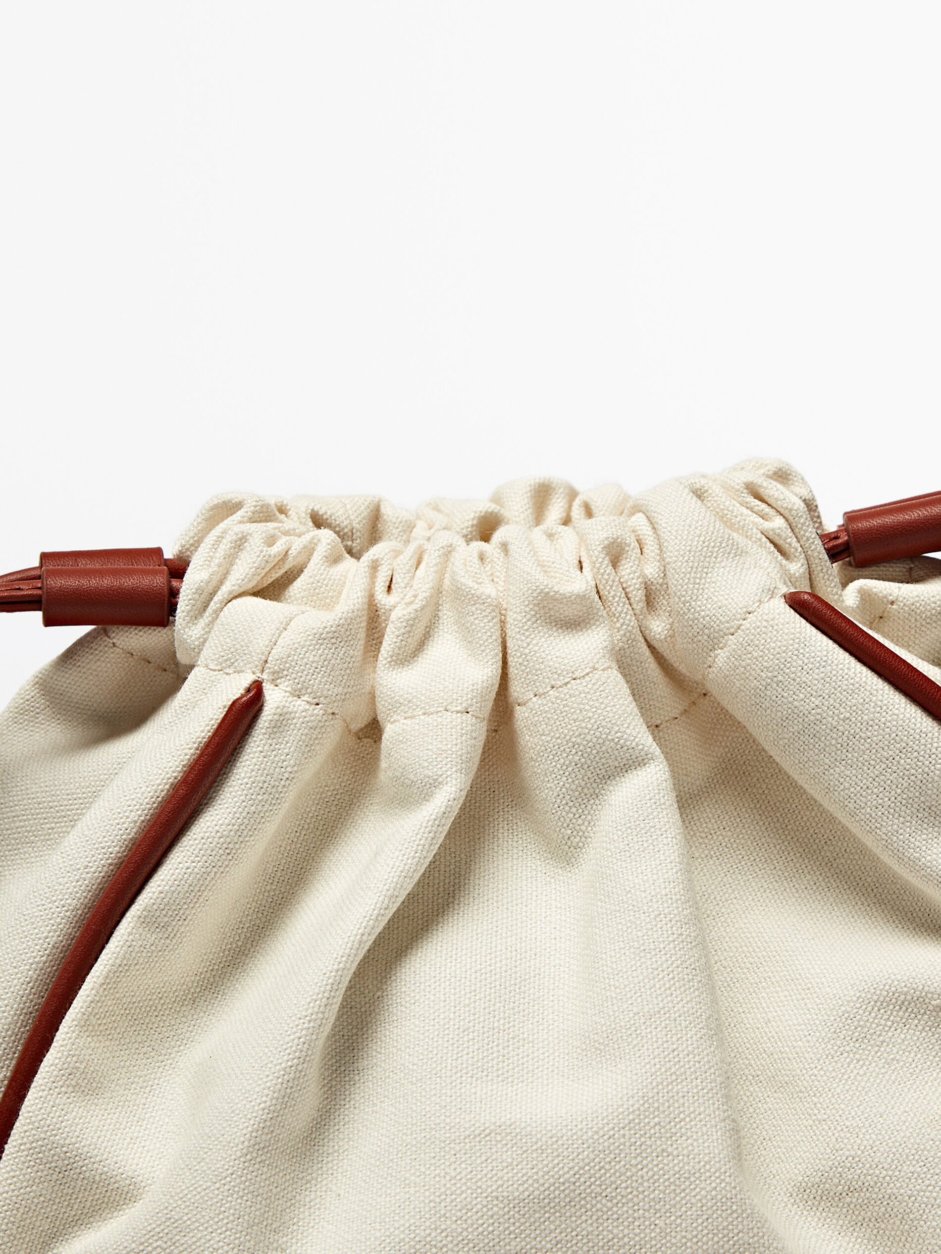 Pouch detalles piel - CUERO