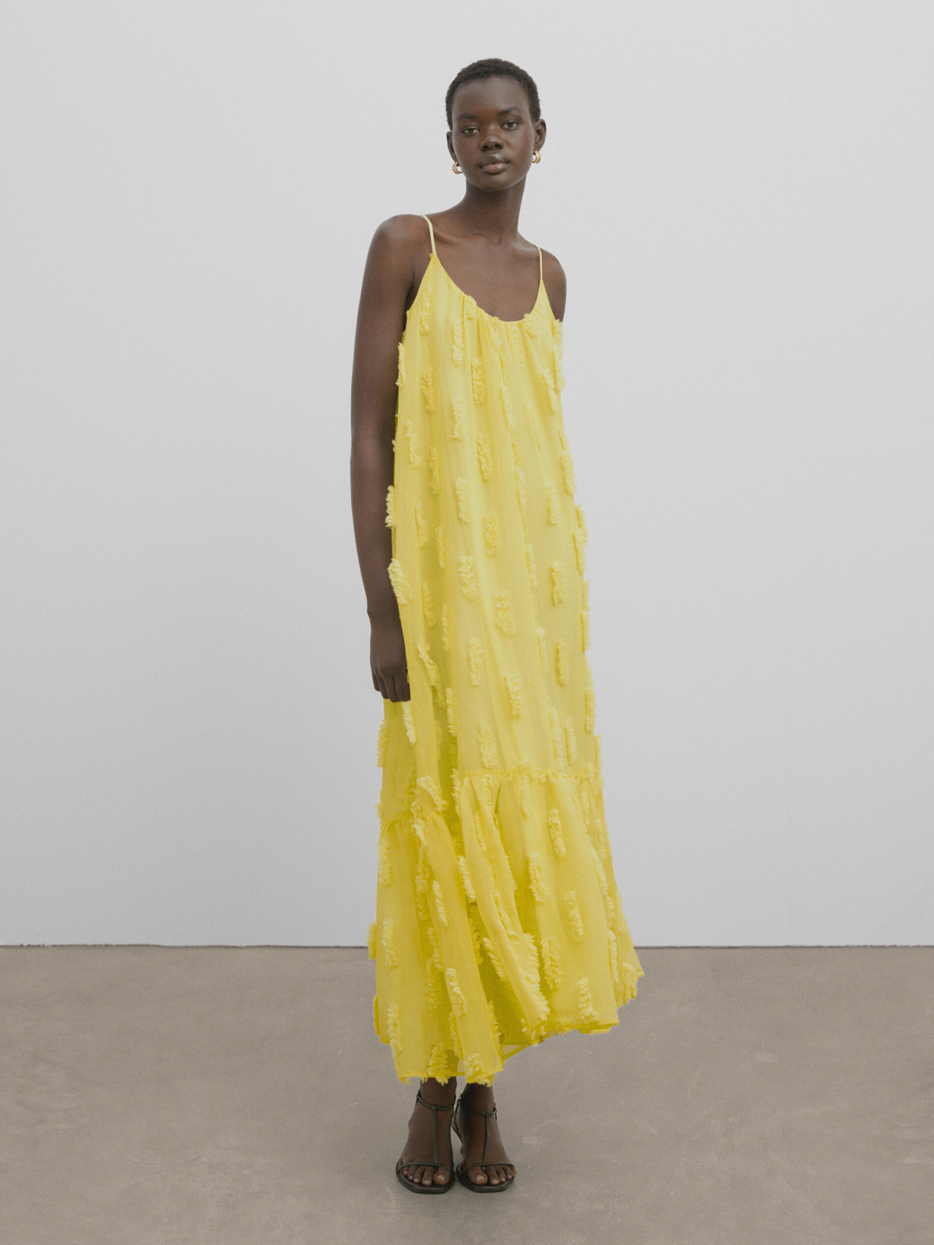 Vestido largo relieve -Studio - AMARILLO