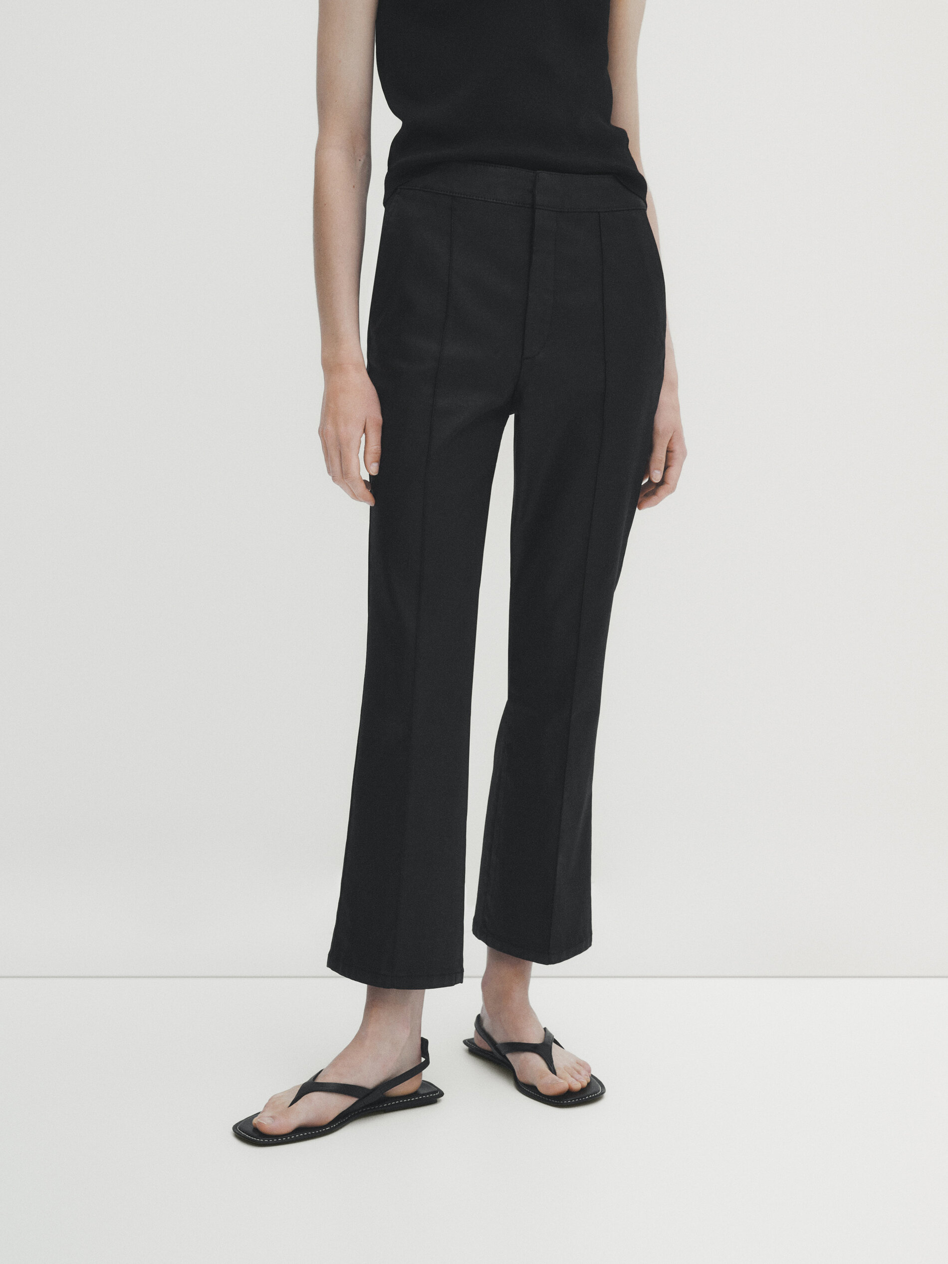 Pantalón kick flare encerado nervio central - NEGRO