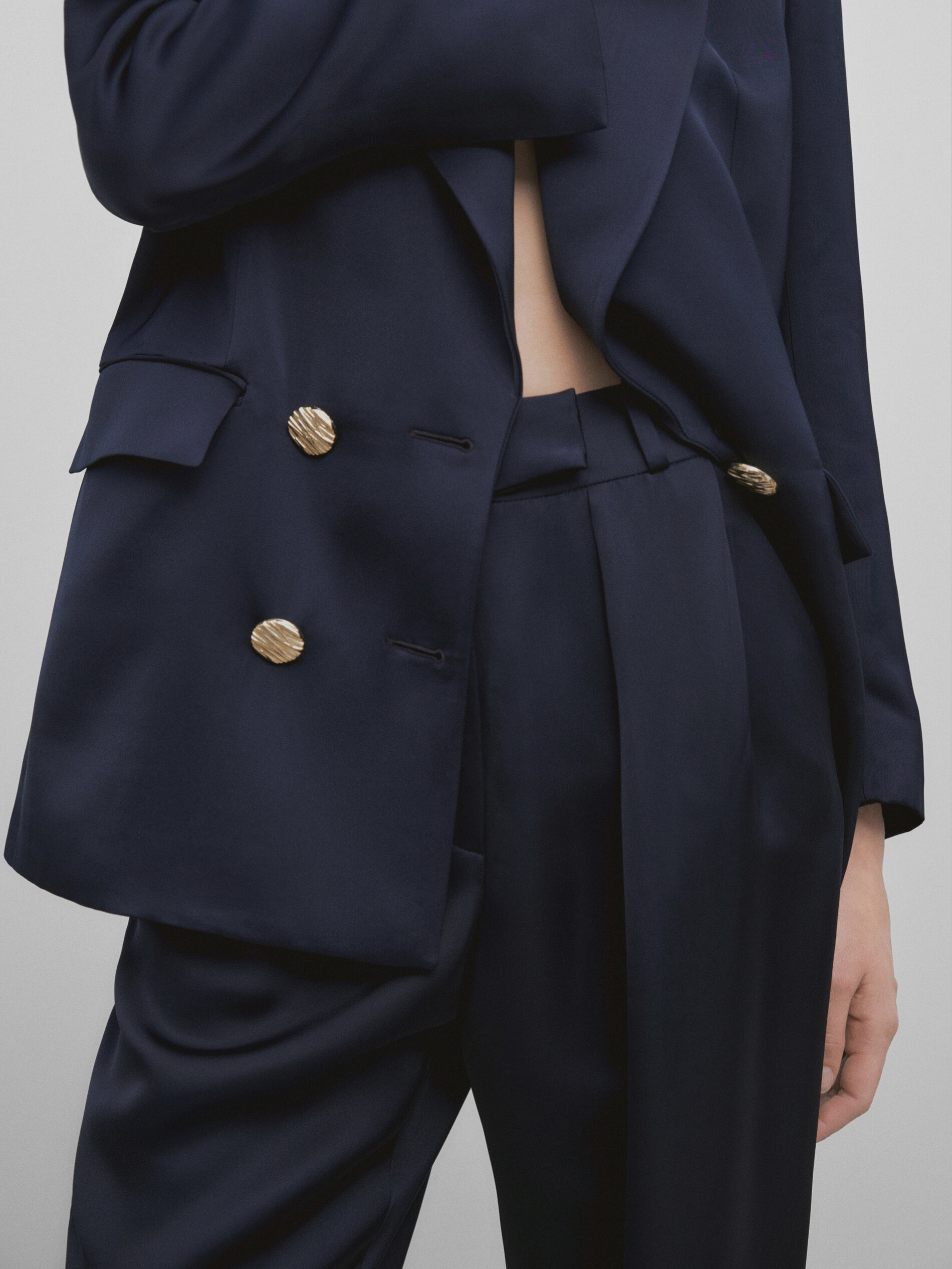 Pantalón fluido satinado pinzas -Studio - AZUL MARINO