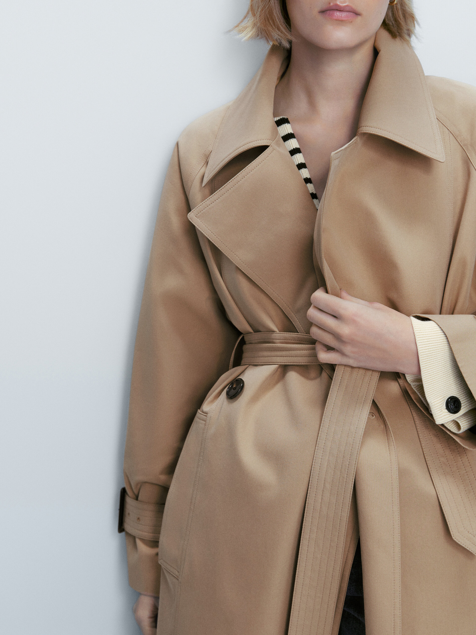 Gabardina fluida cinturón - BEIGE