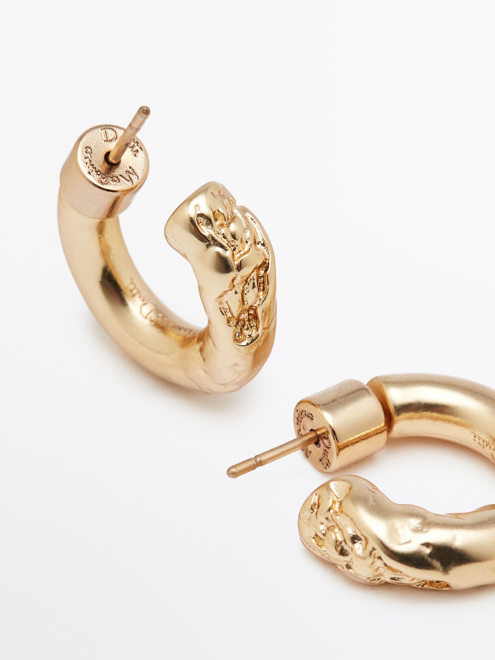 Pendientes aros pequeños textura baño oro - DORADO