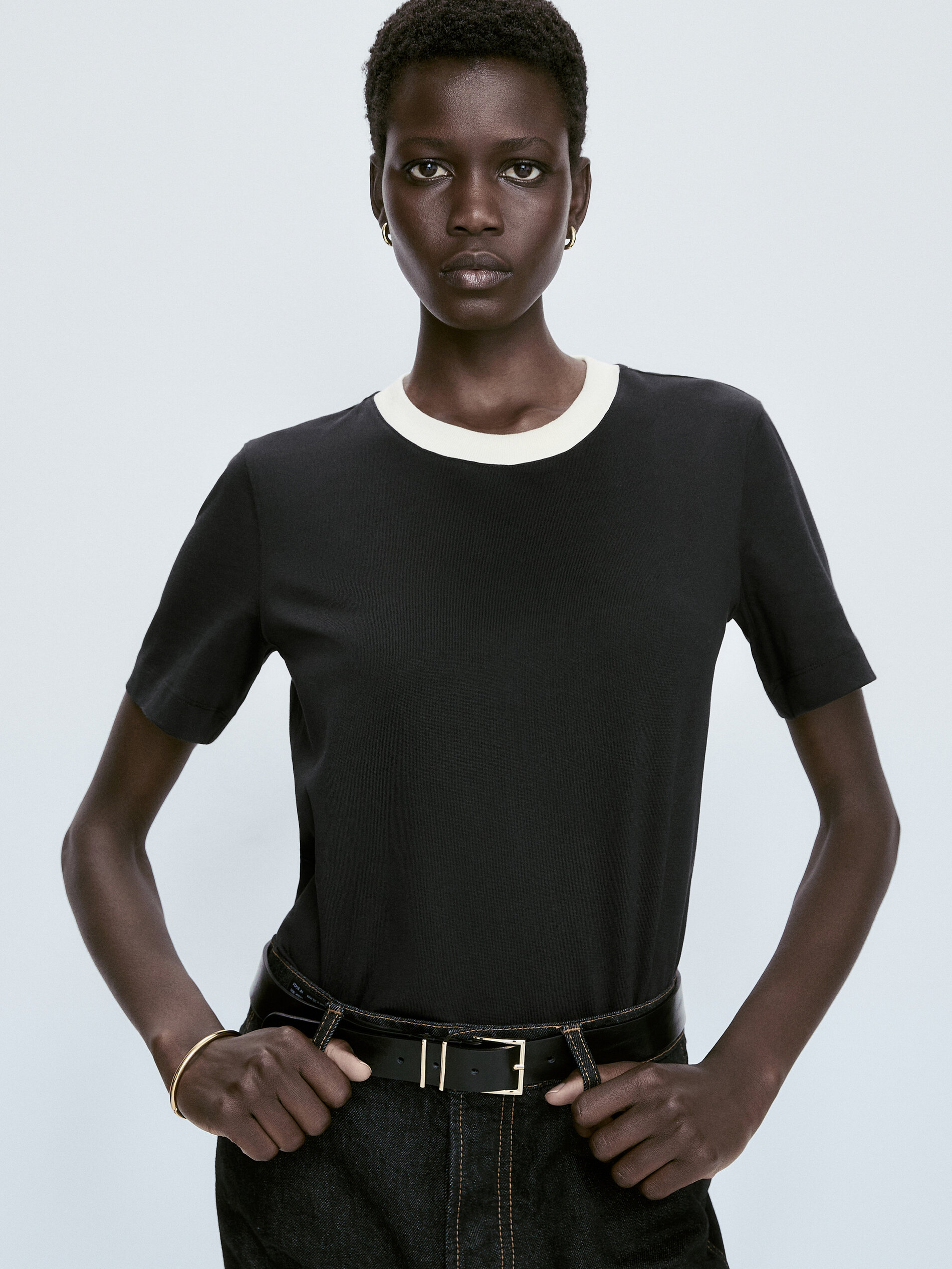 Camiseta manga corta contraste - NEGRO