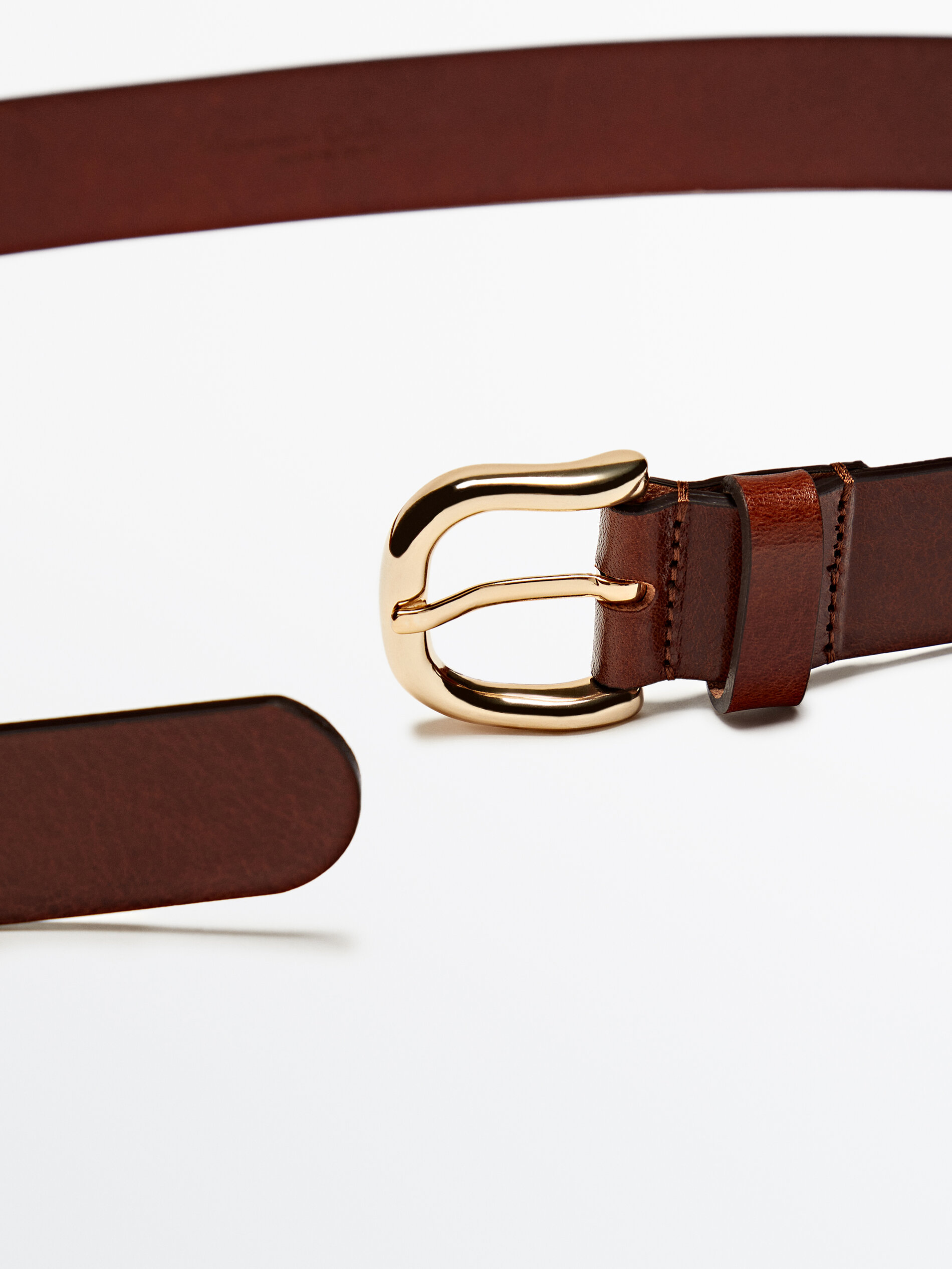 Cinturón piel hebilla dorada - CUERO