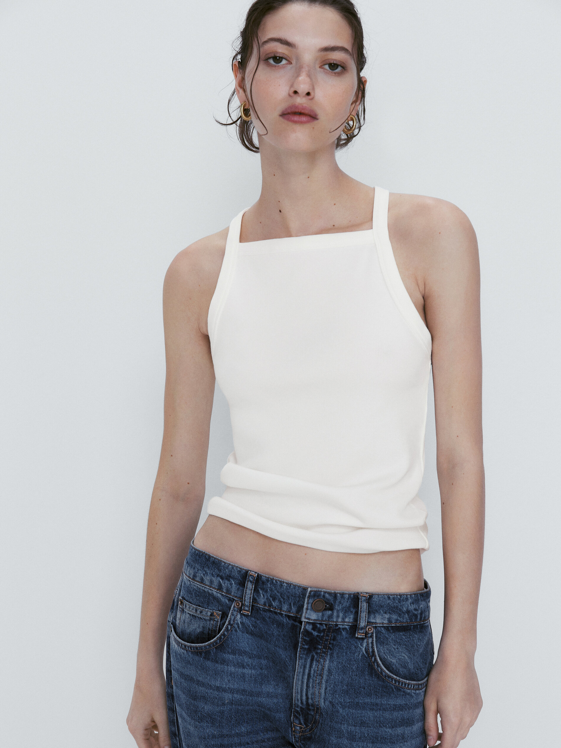 Top canalé tirantes cruzados - CRUDO