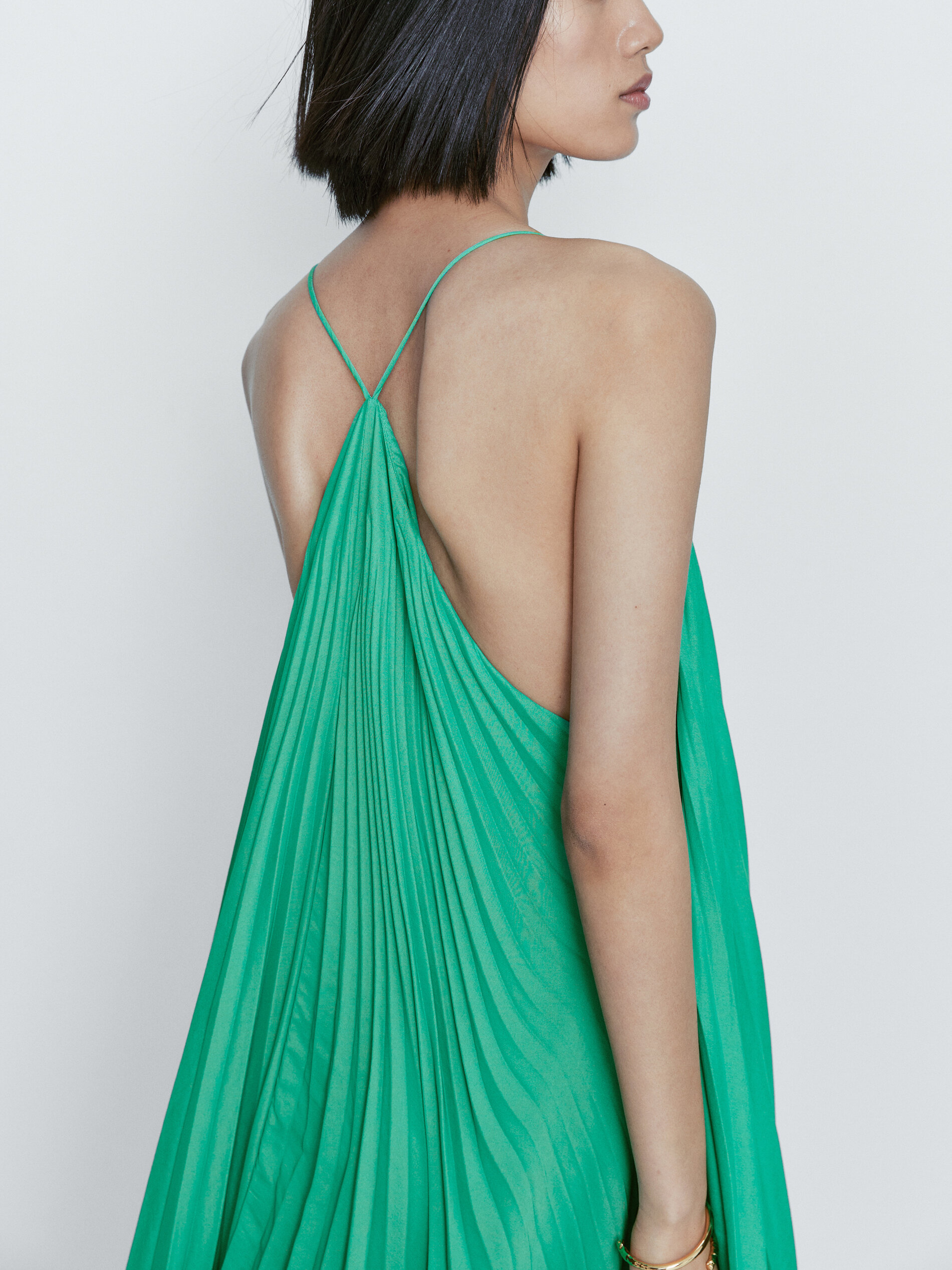 Vestido plisado escote pico - TURQ.OSCU