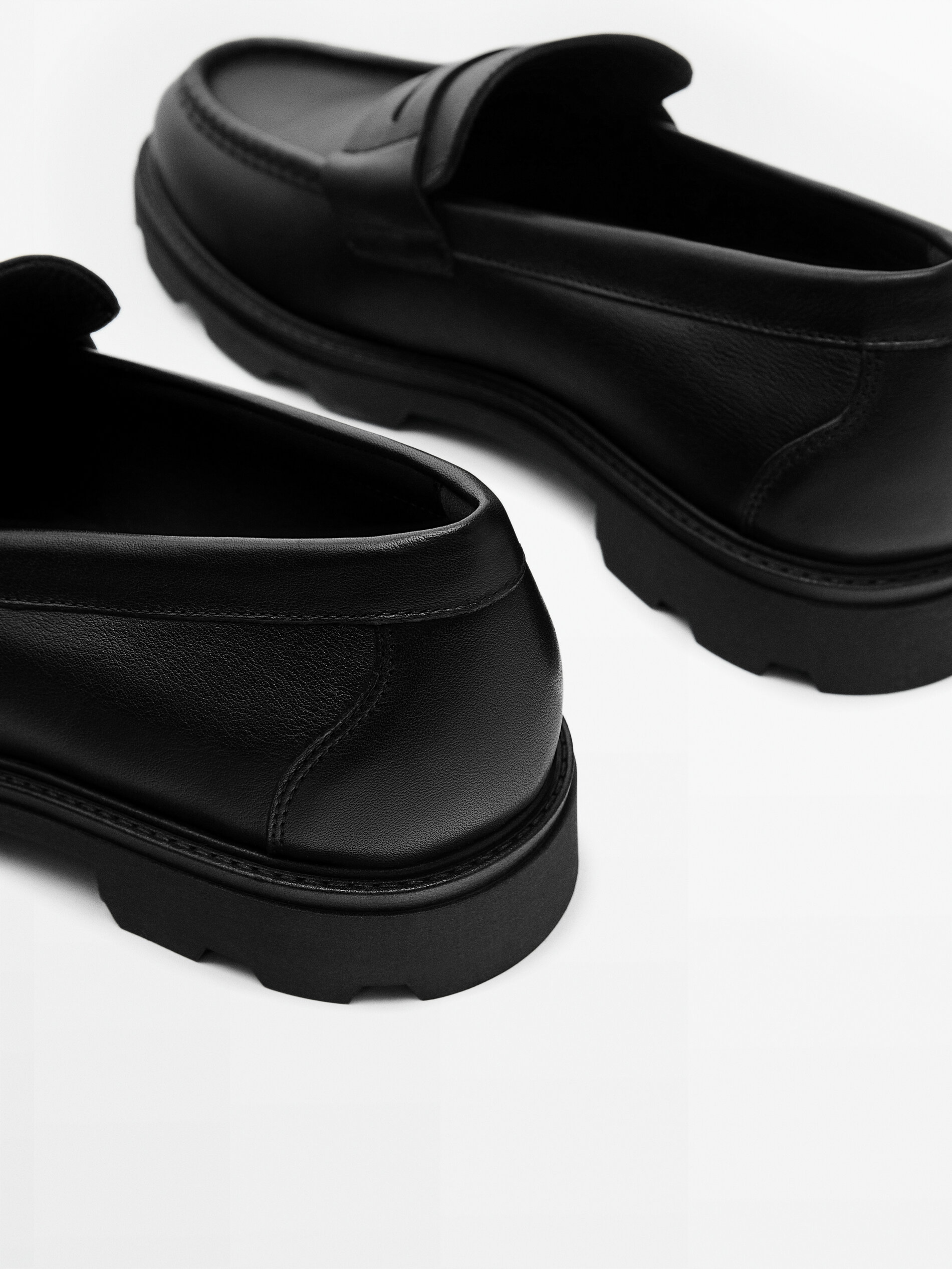 Mocasín piel napa piso track - NEGRO