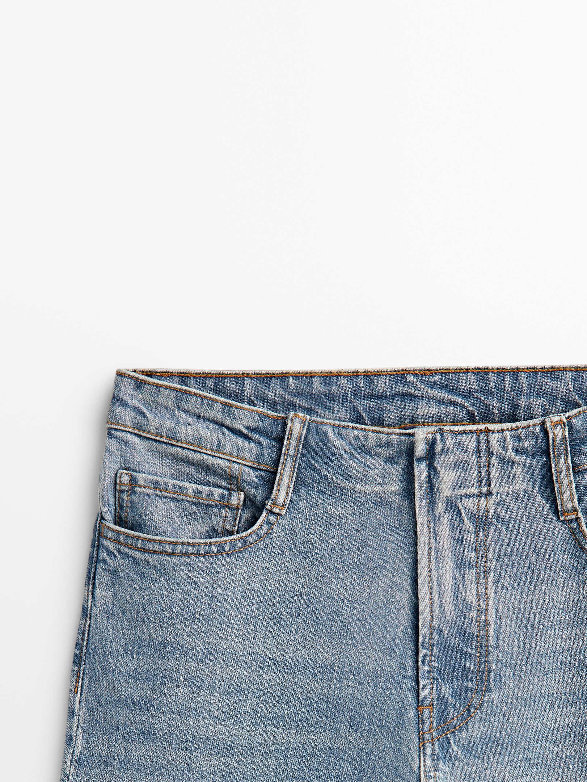 Pantalón vaquero tiro medio slim fit costuras - Azul Claro