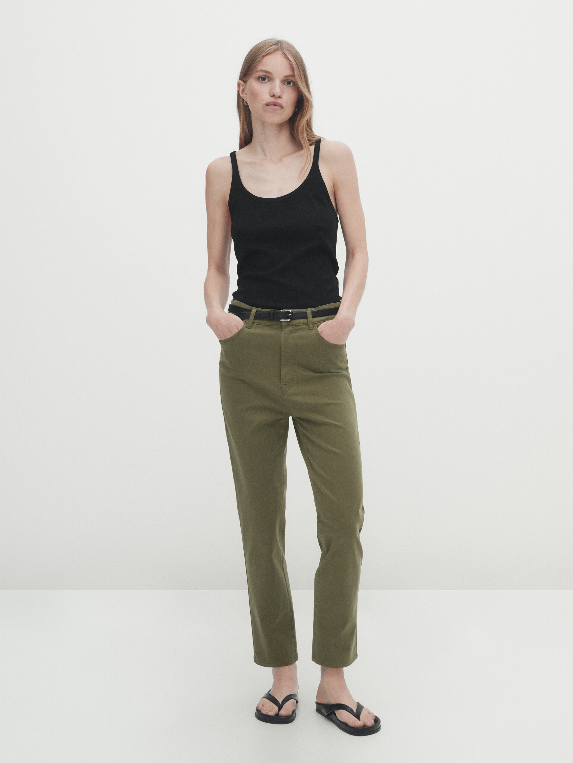 Pantalón tiro medio slim cropped - KAKI