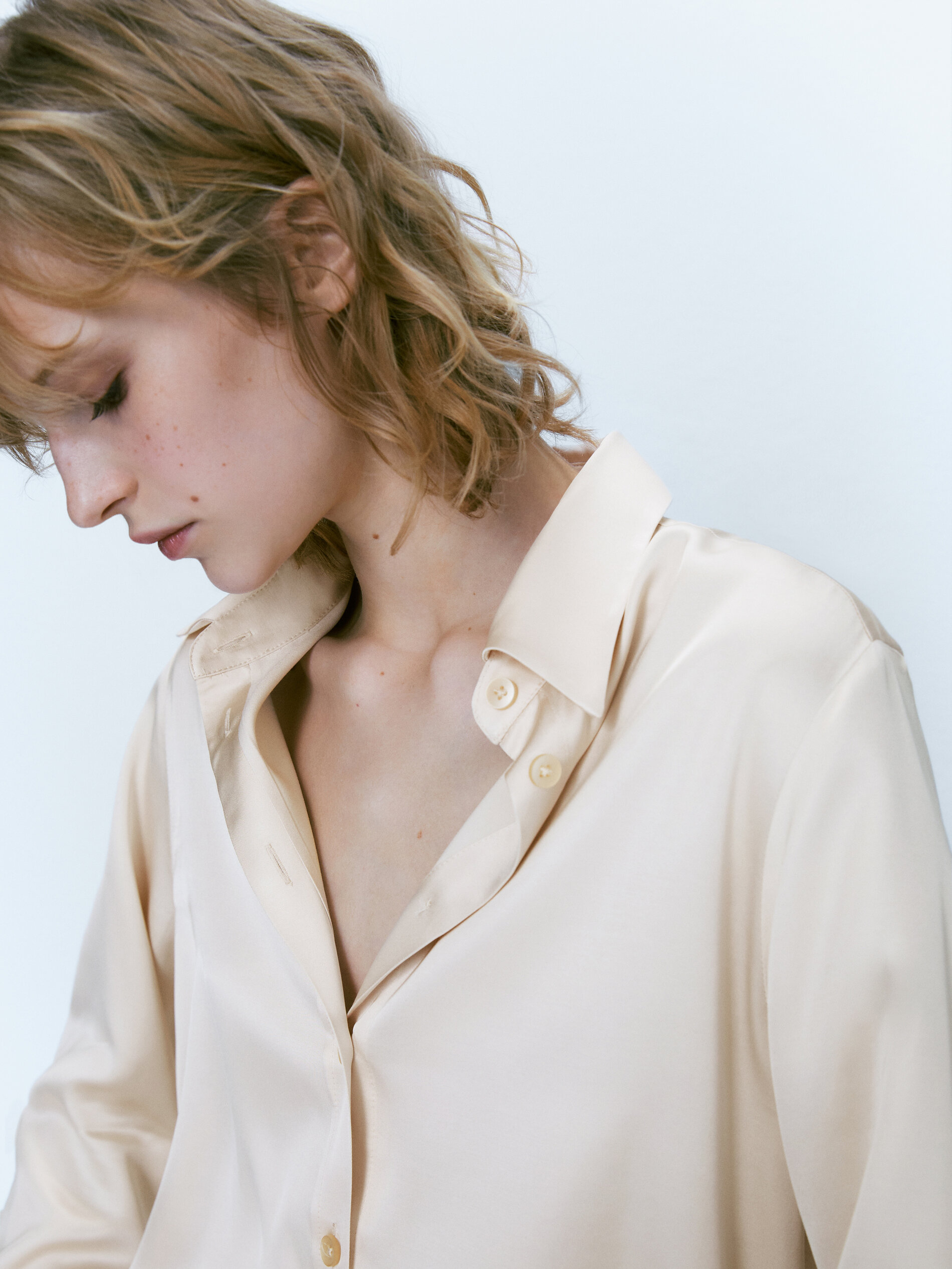 Camisa satinada aberturas - CHAMPÁN