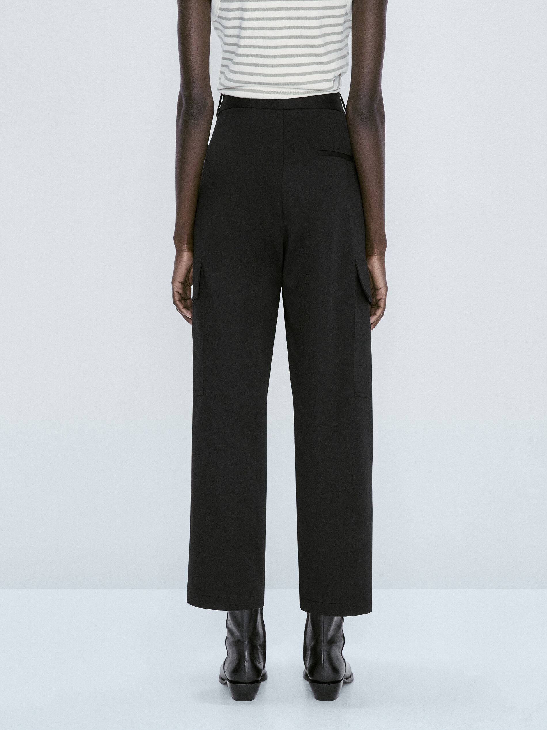 Pantalón negro pinzas cargo - NEGRO