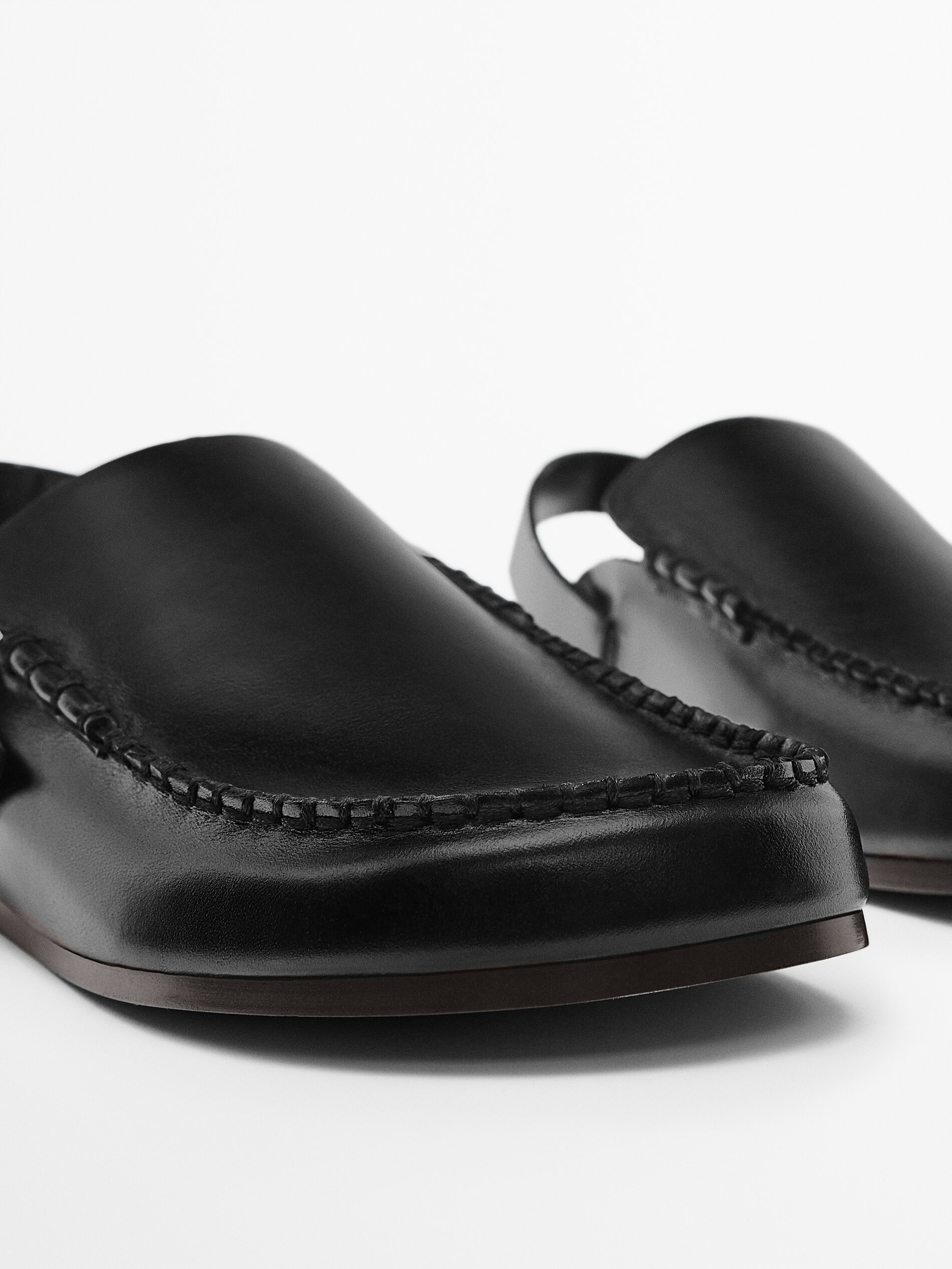 Zueco piel bordón hebilla metálica - NEGRO