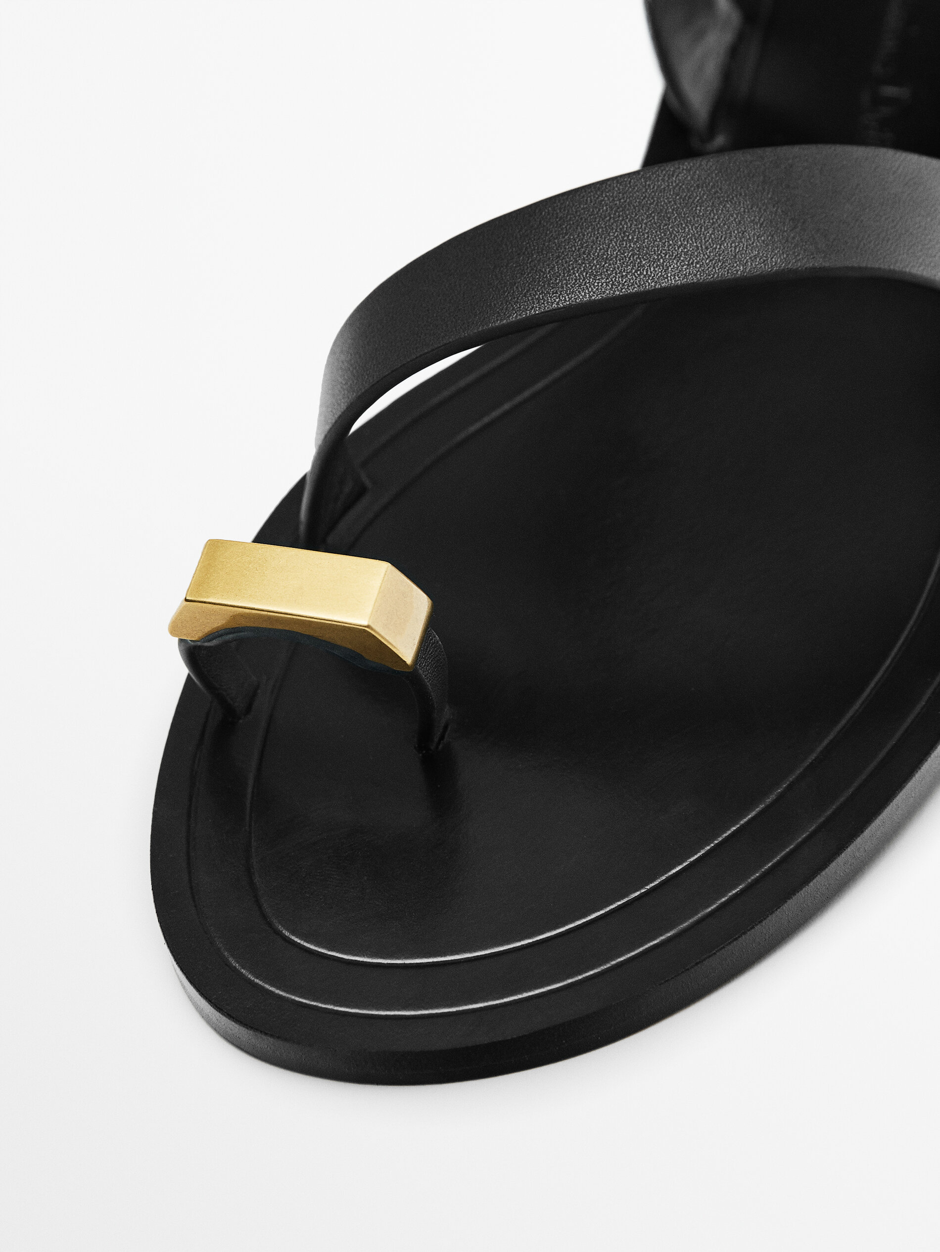 Sandalia plana piel pieza metalizada - NEGRO