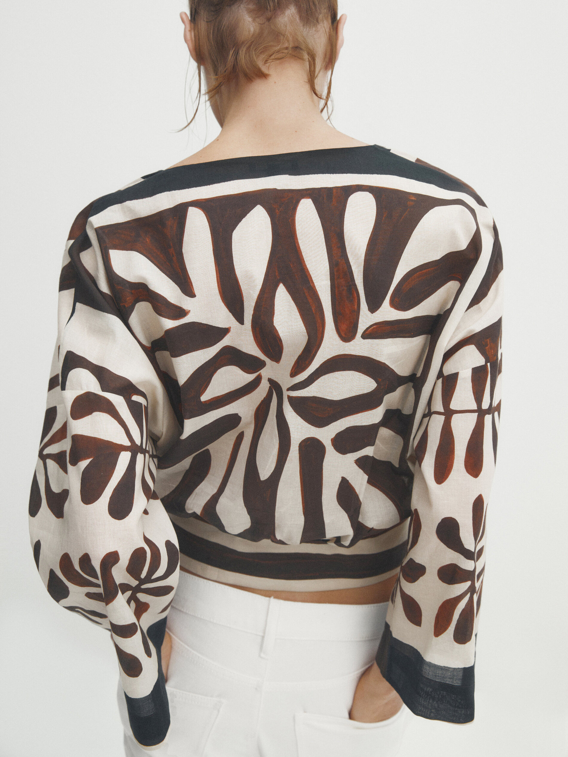 Camisa cruzada estampada - MARRÓN