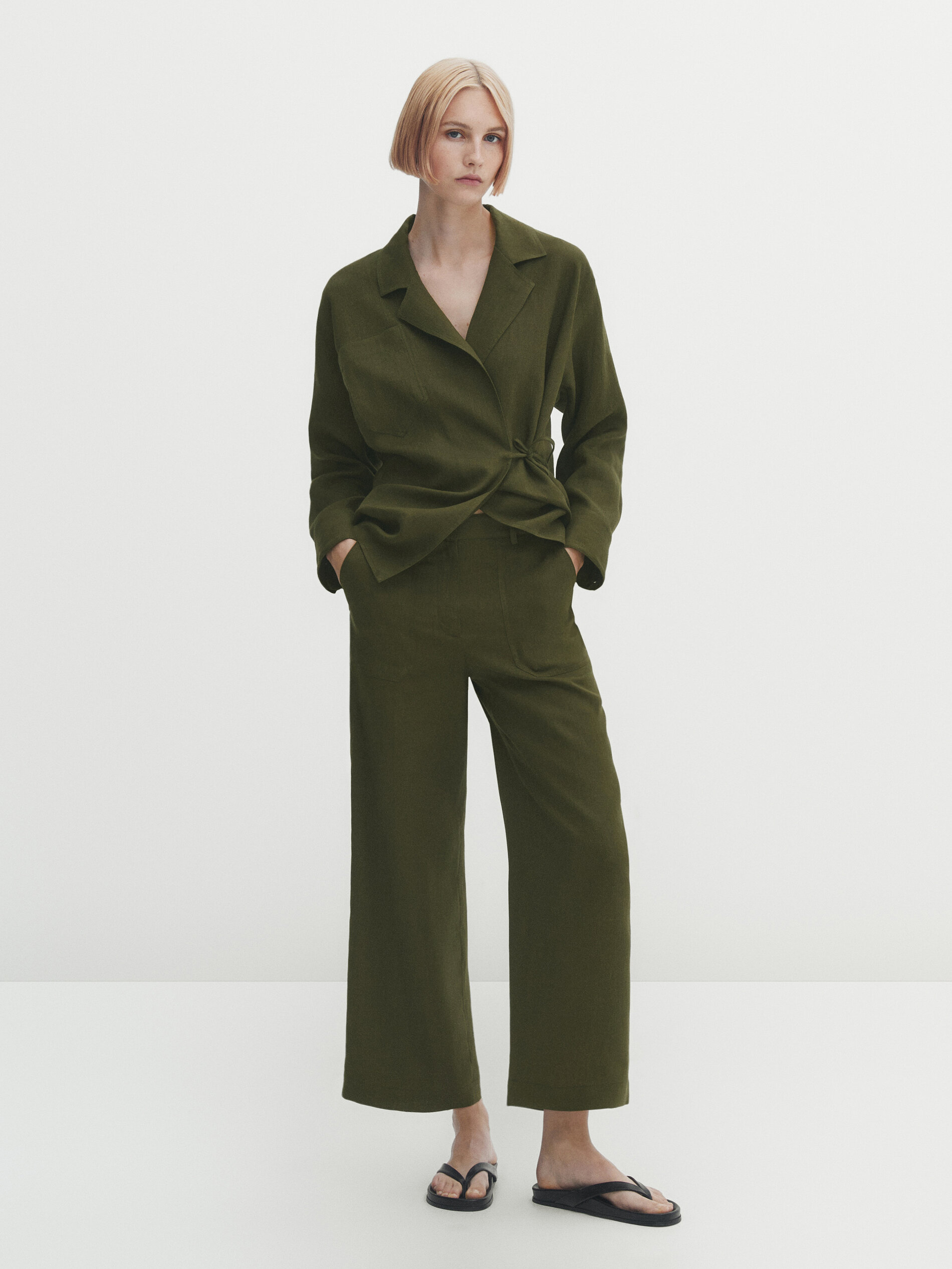 Pantalón cropped 100% lino bolsillos - VERDE