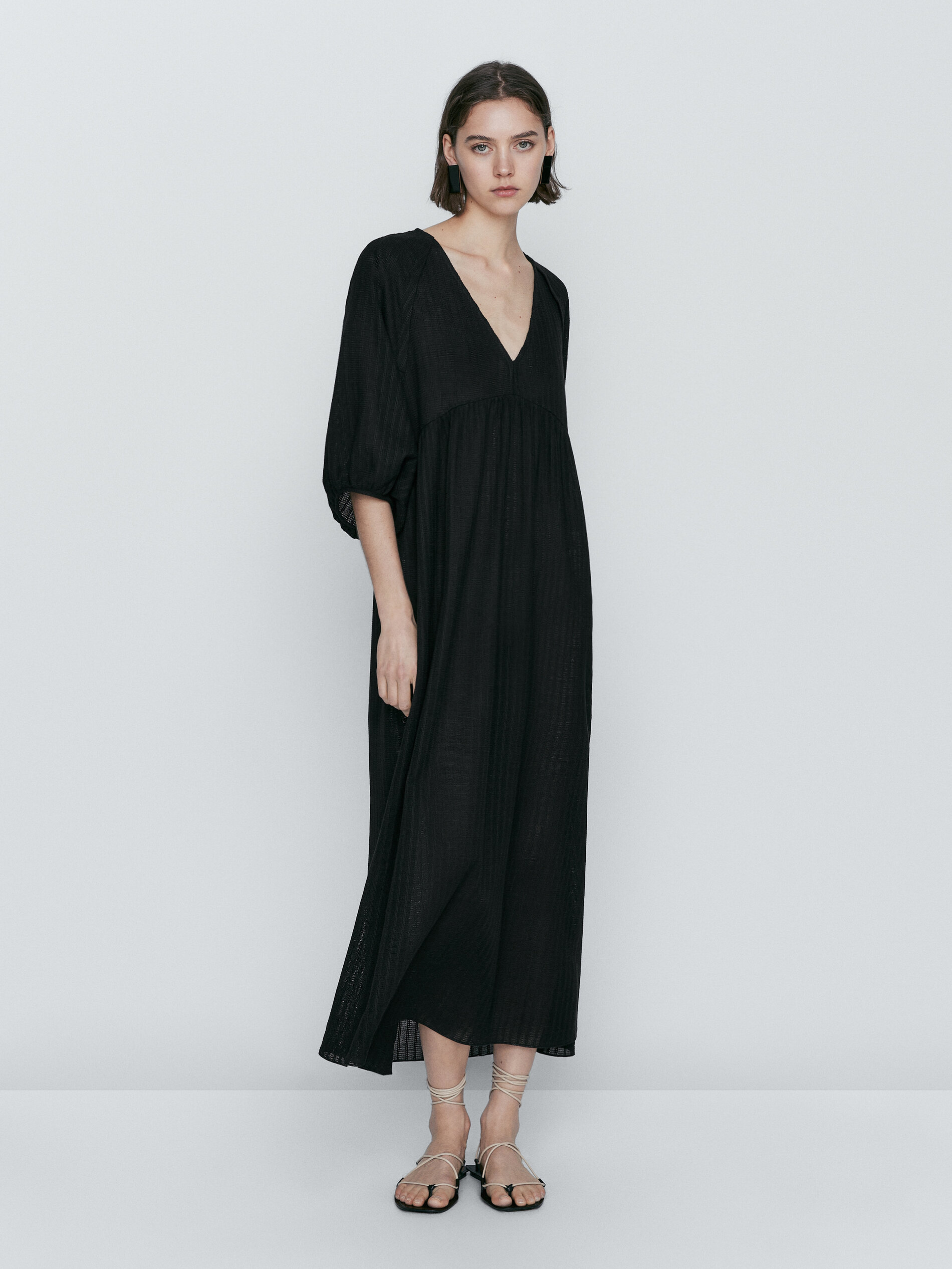 Vestido midi estructura manga abullonada - NEGRO