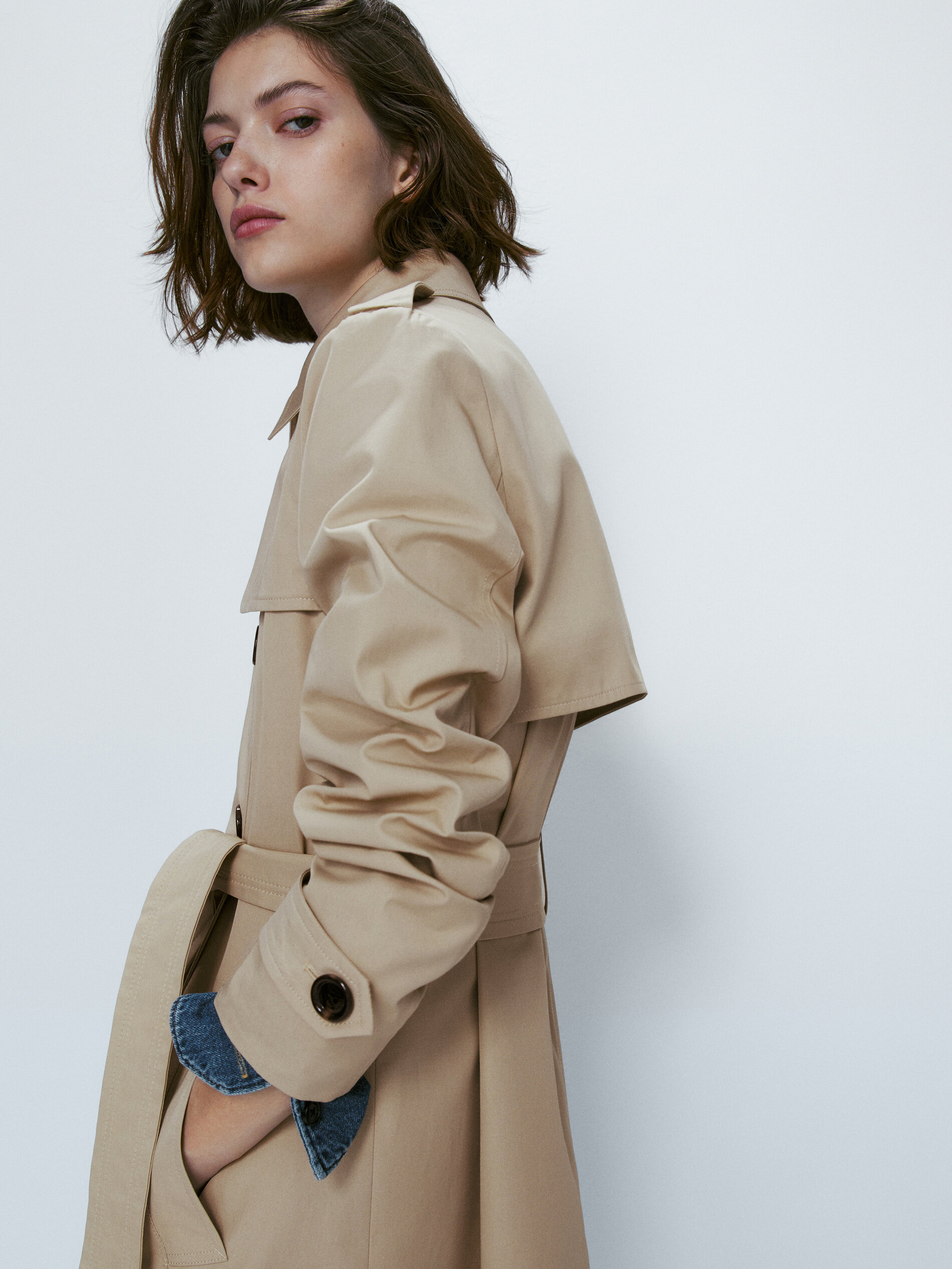 Gabardina con cinturón - BEIGE