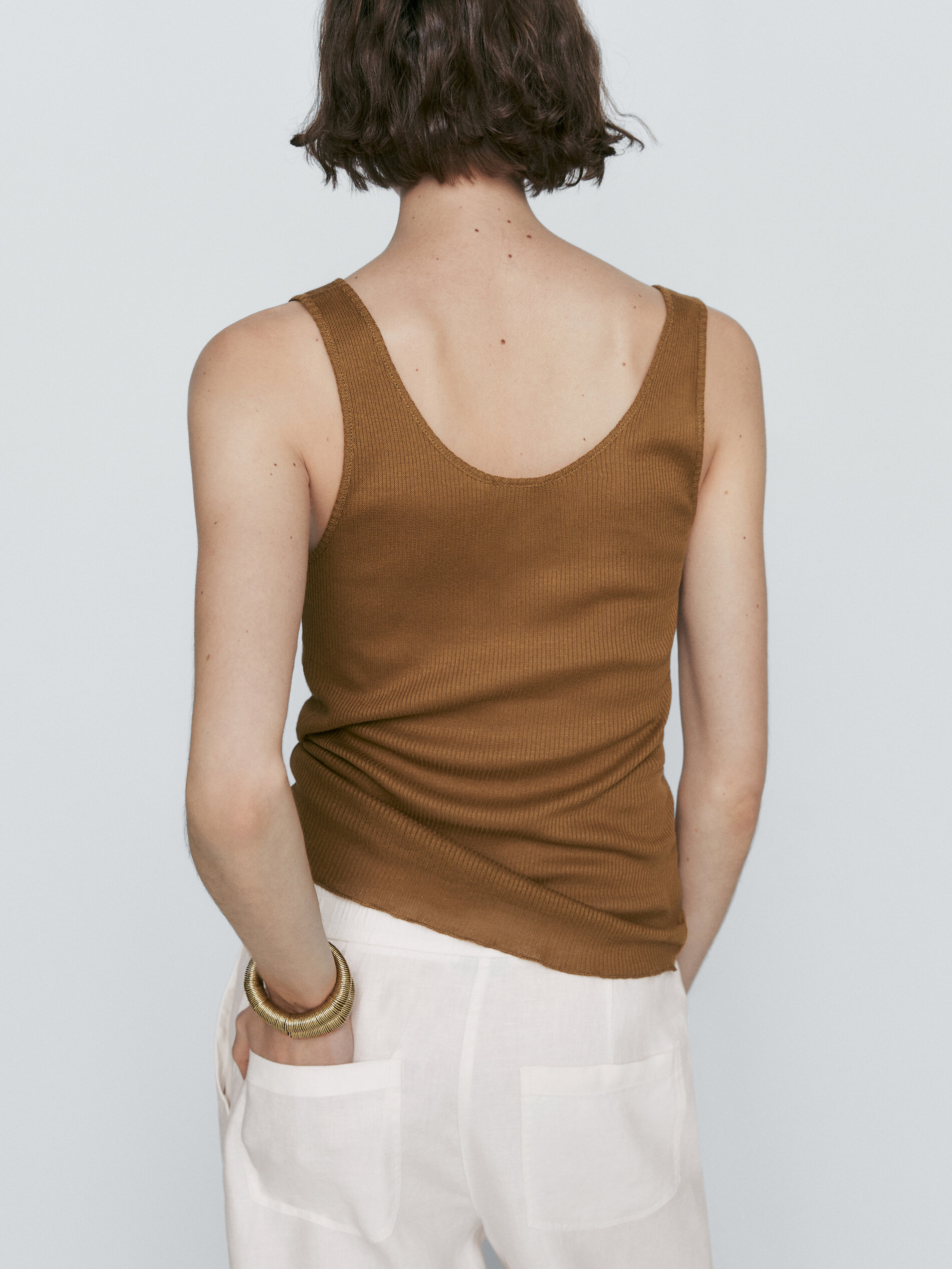 Camiseta tirantes detalle costura - TOSTADO