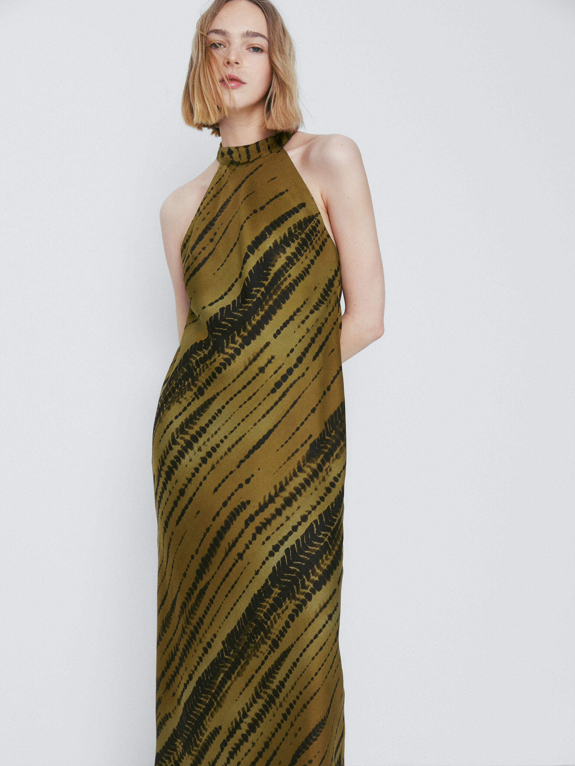 Vestido largo halter estampado - MARRÓN